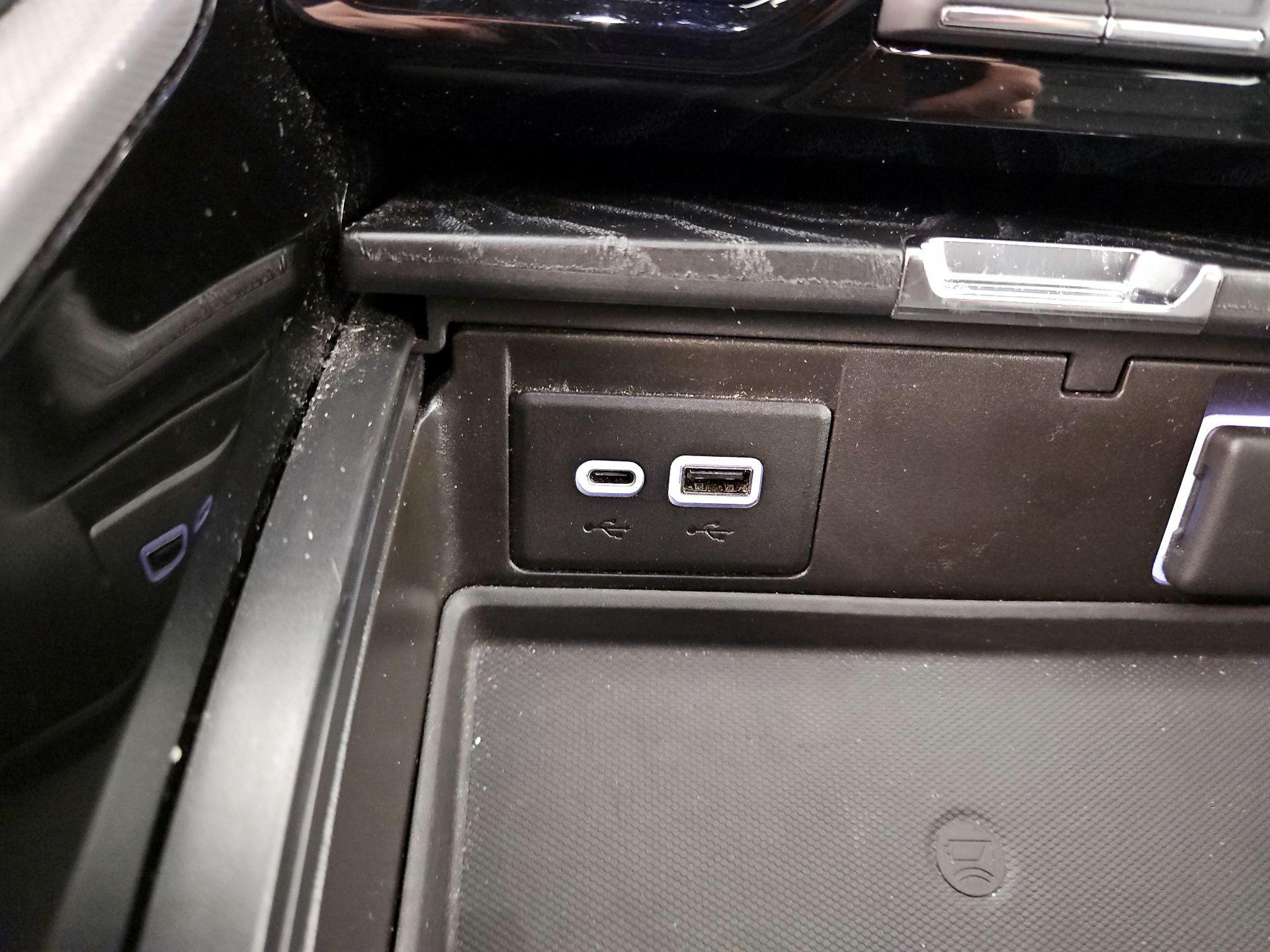 Thumbnail: 2022 GMC Yukon XL - 18