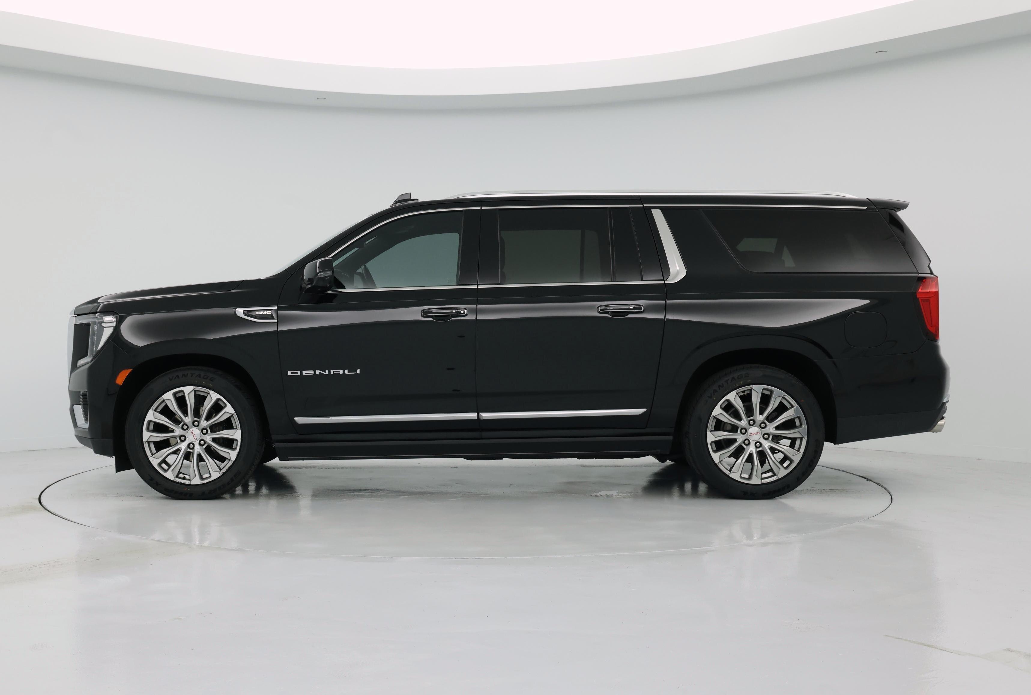 Thumbnail: 2022 GMC Yukon XL - 3