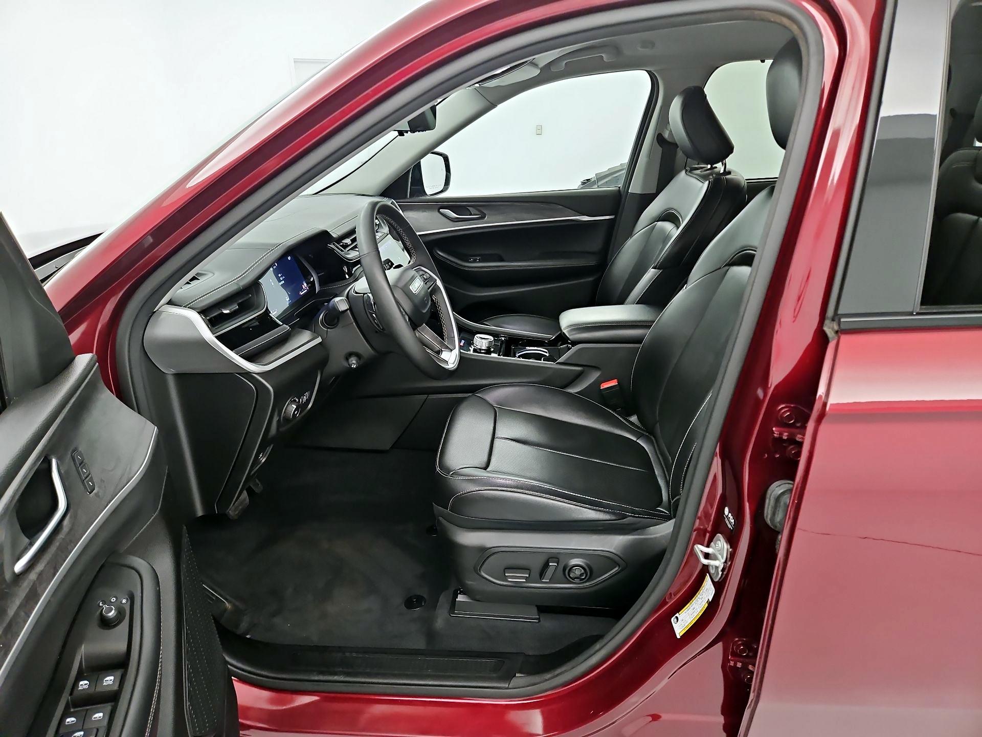 Thumbnail: 2023 Jeep Grand Cherokee - 11