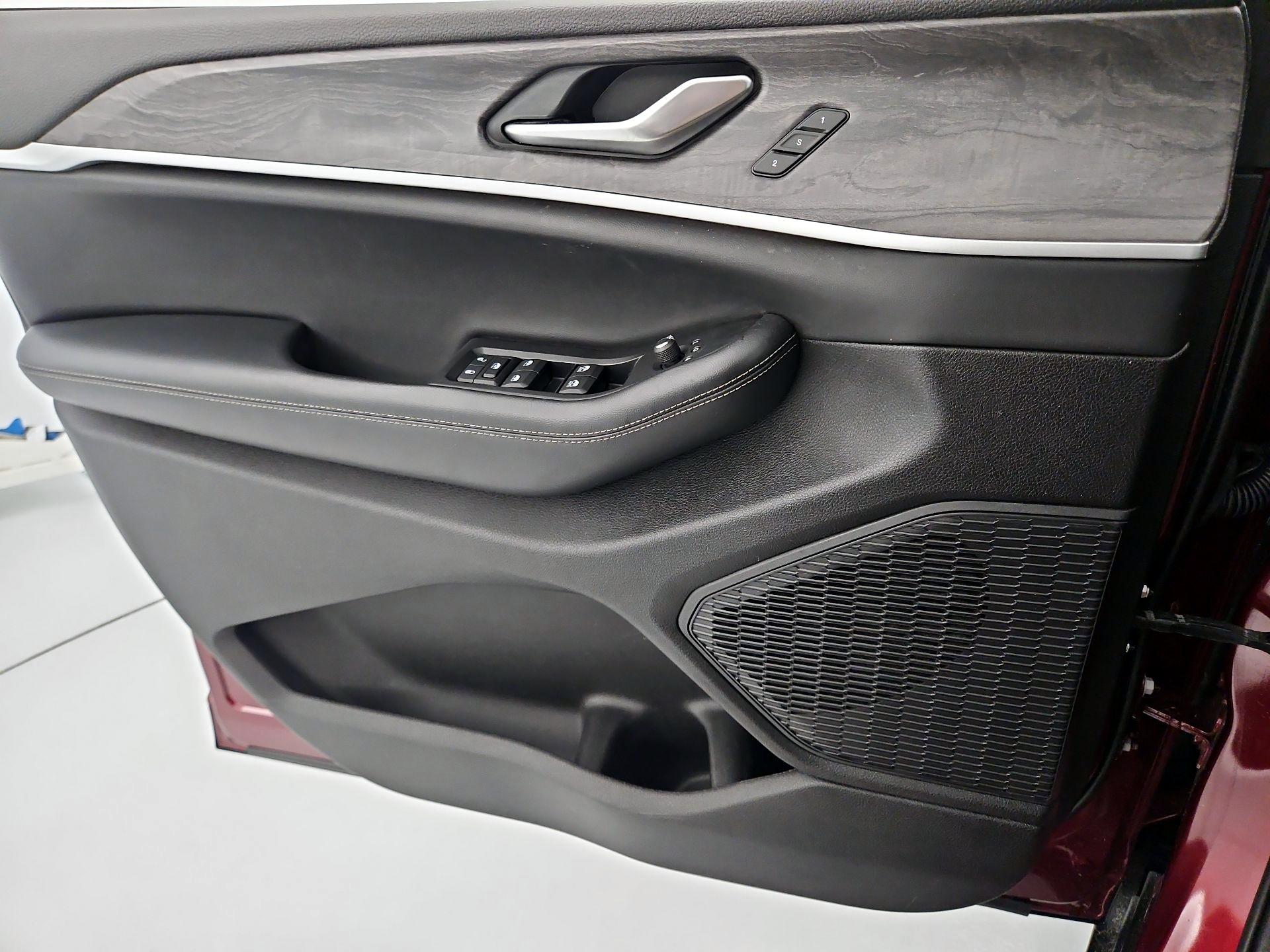 Thumbnail: 2023 Jeep Grand Cherokee - 12