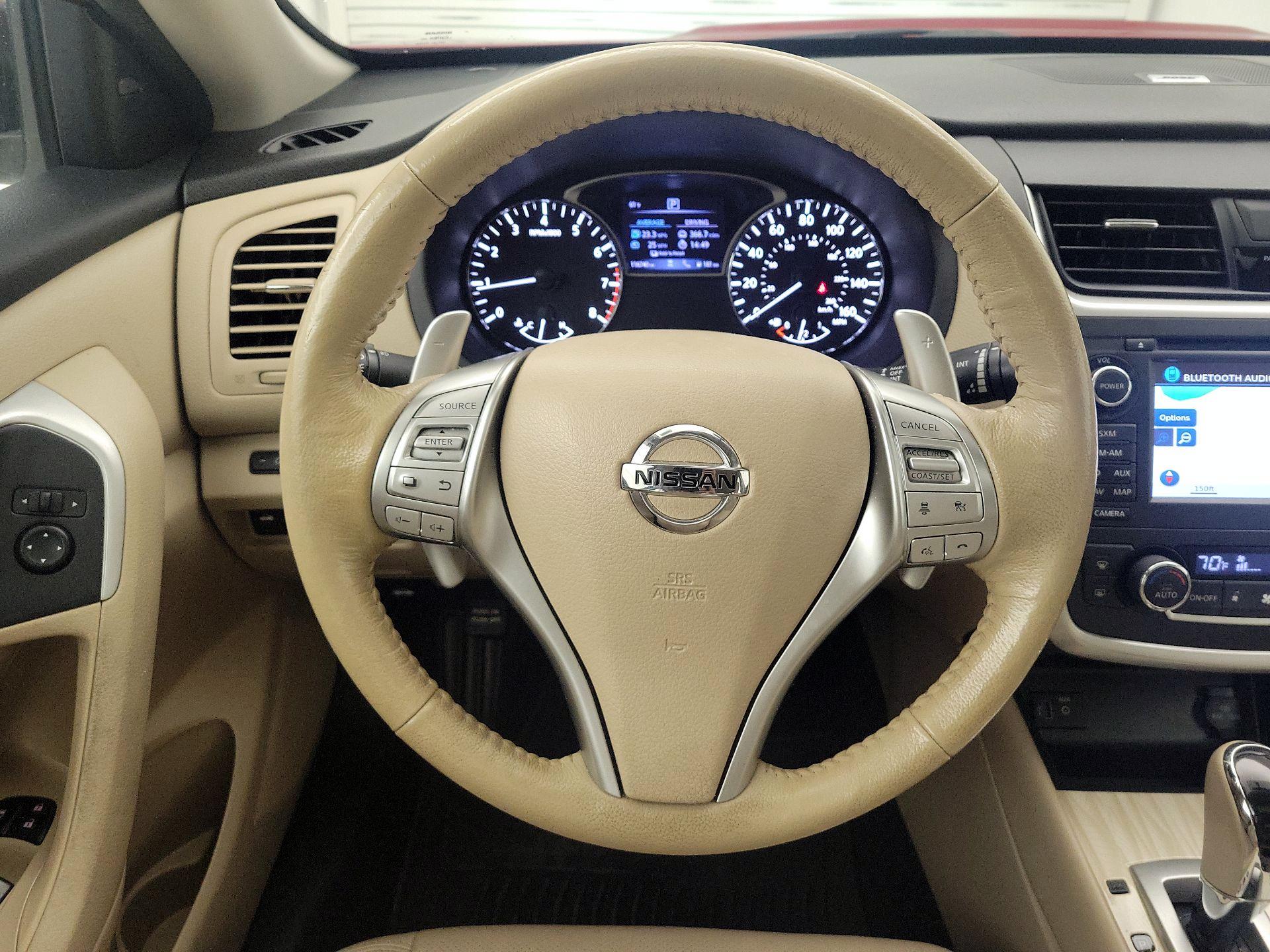 Thumbnail: 2017 Nissan Altima - 10