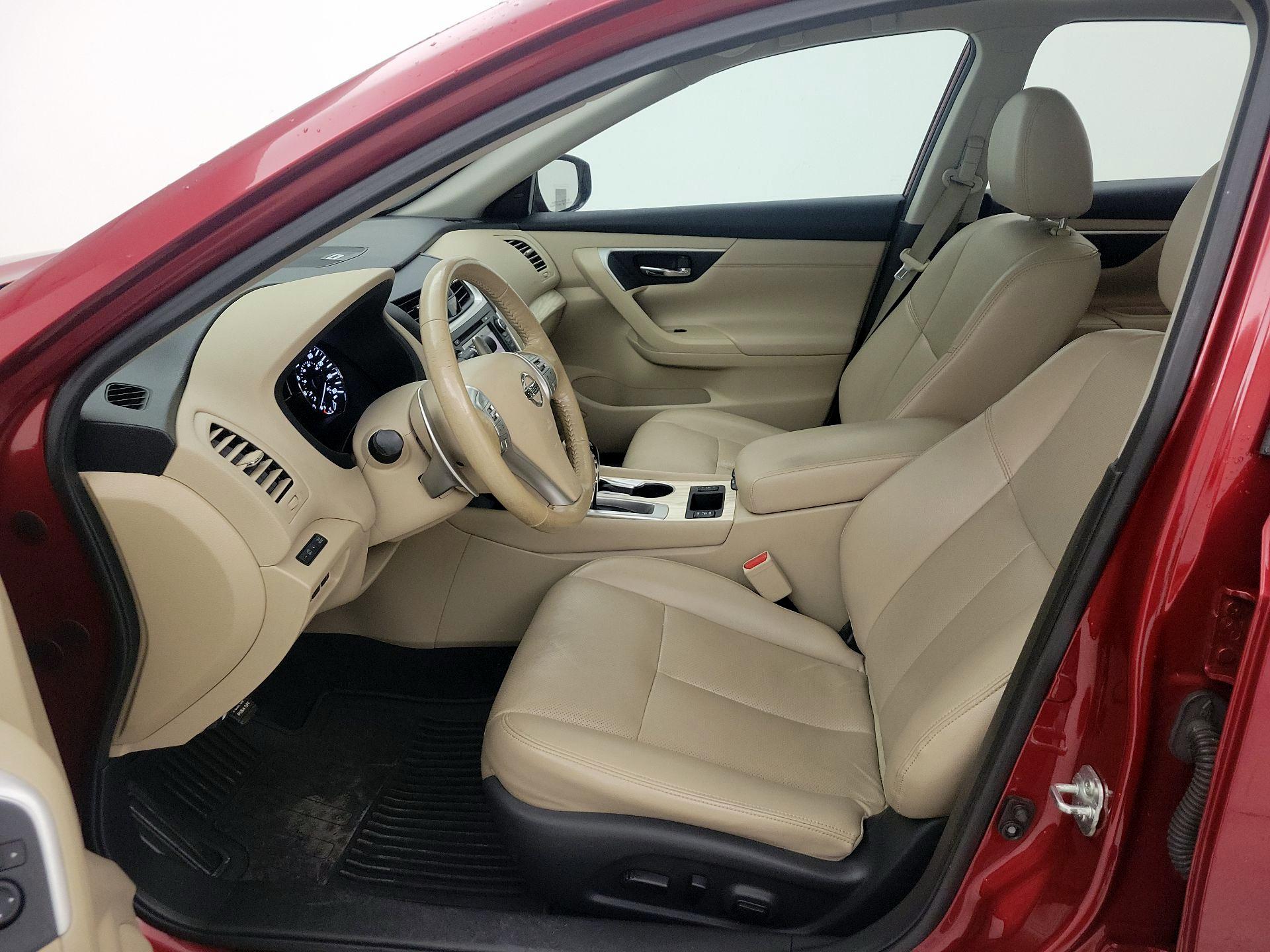 Thumbnail: 2017 Nissan Altima - 11