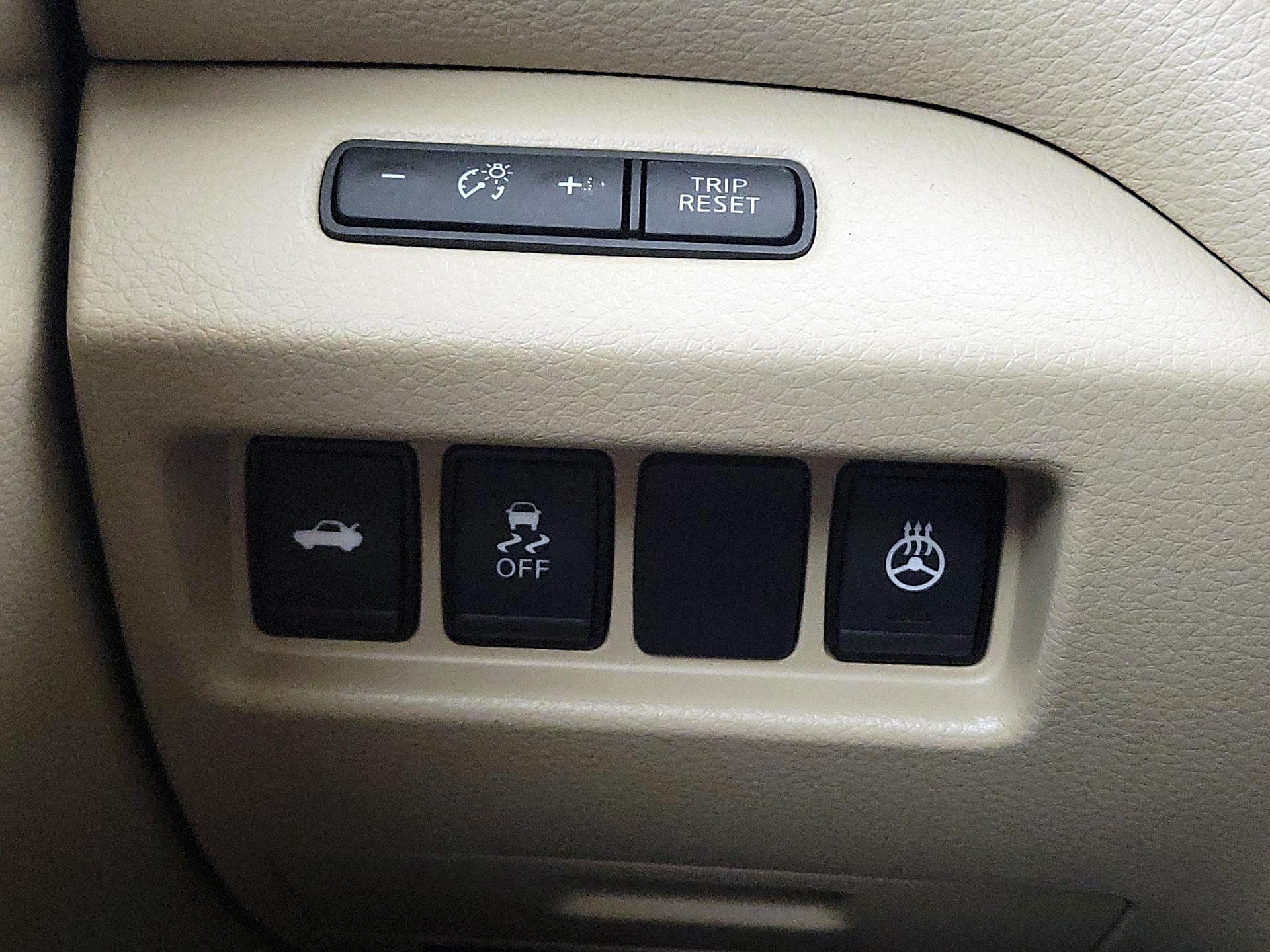 Thumbnail: 2017 Nissan Altima - 13