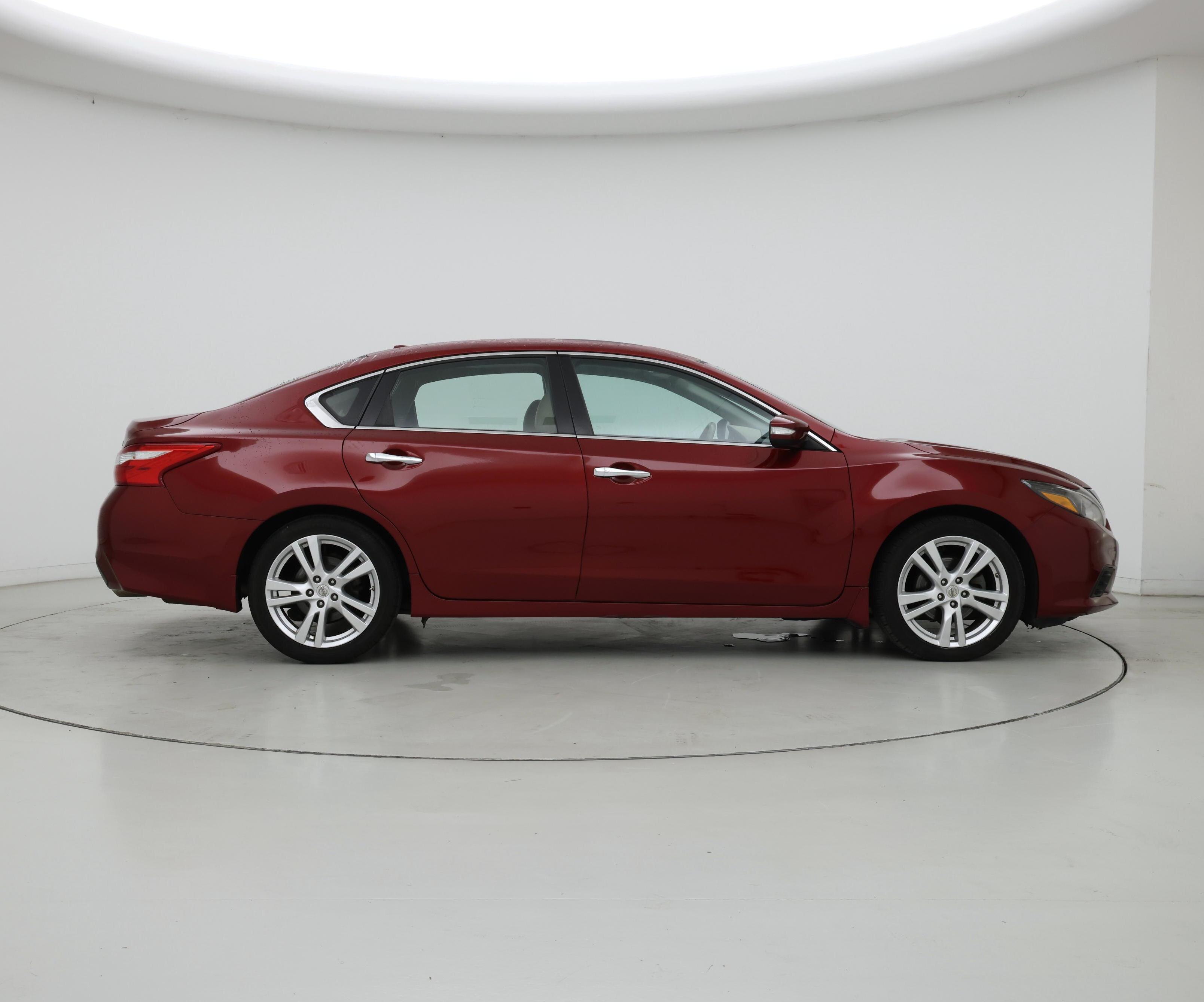 Thumbnail: 2017 Nissan Altima - 7