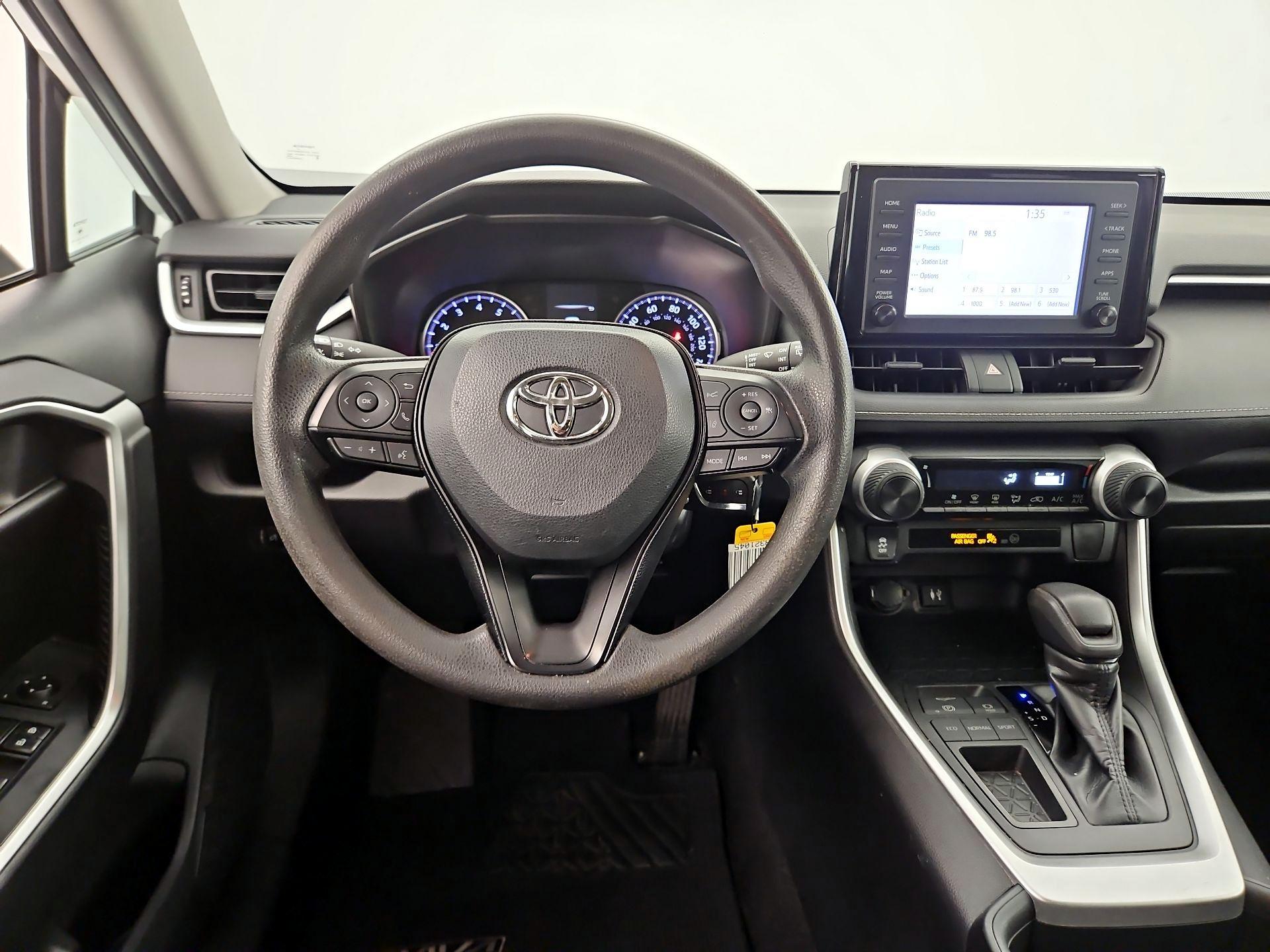 Thumbnail: 2019 Toyota RAV4 - 10