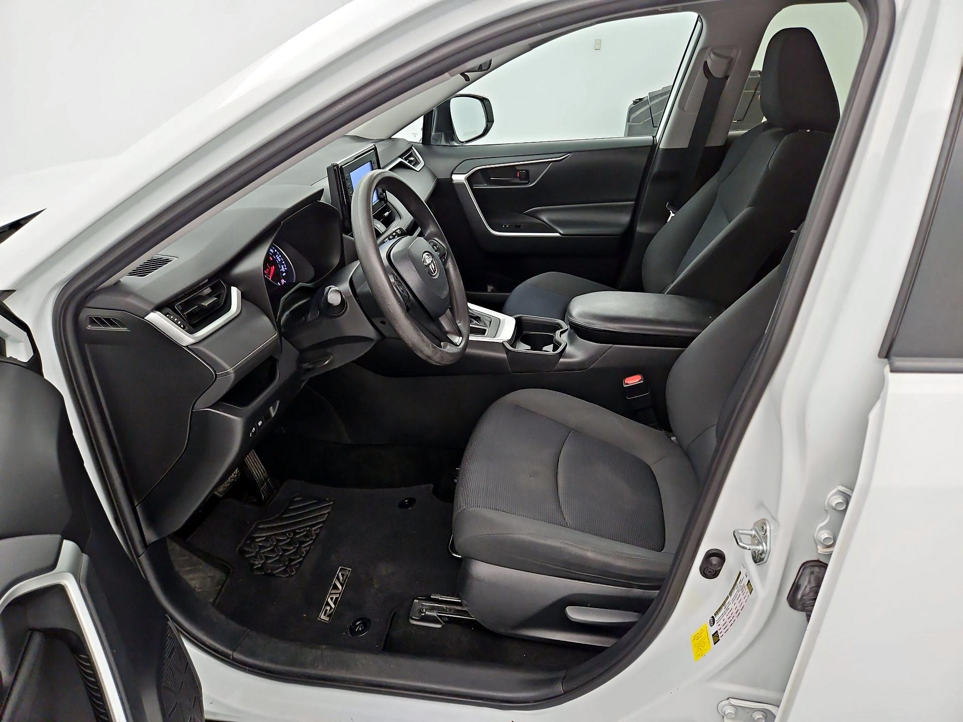 Thumbnail: 2019 Toyota RAV4 - 11