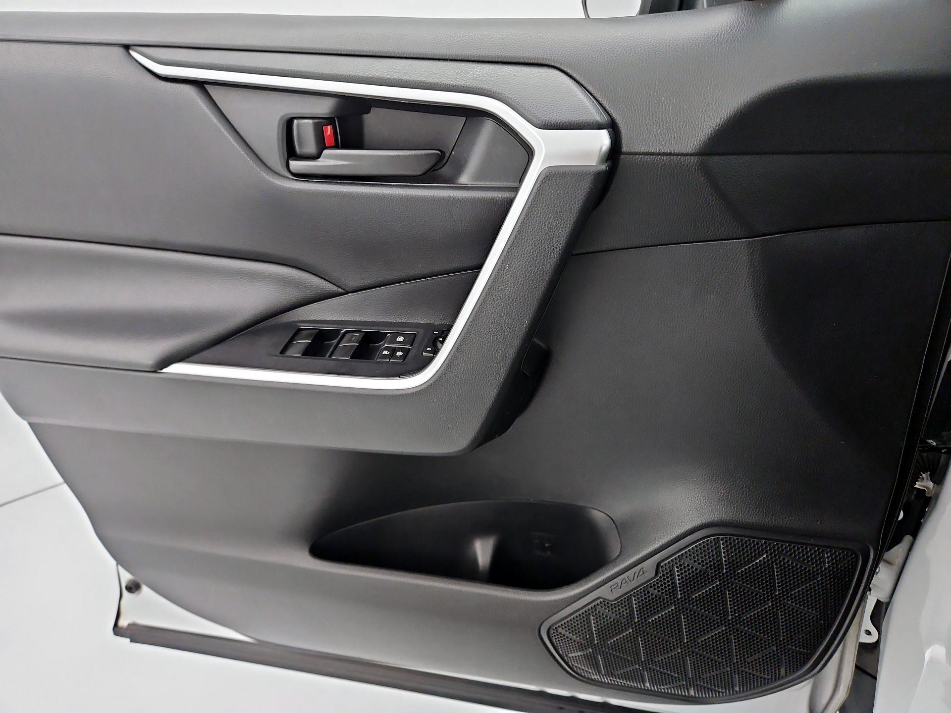 Thumbnail: 2019 Toyota RAV4 - 12