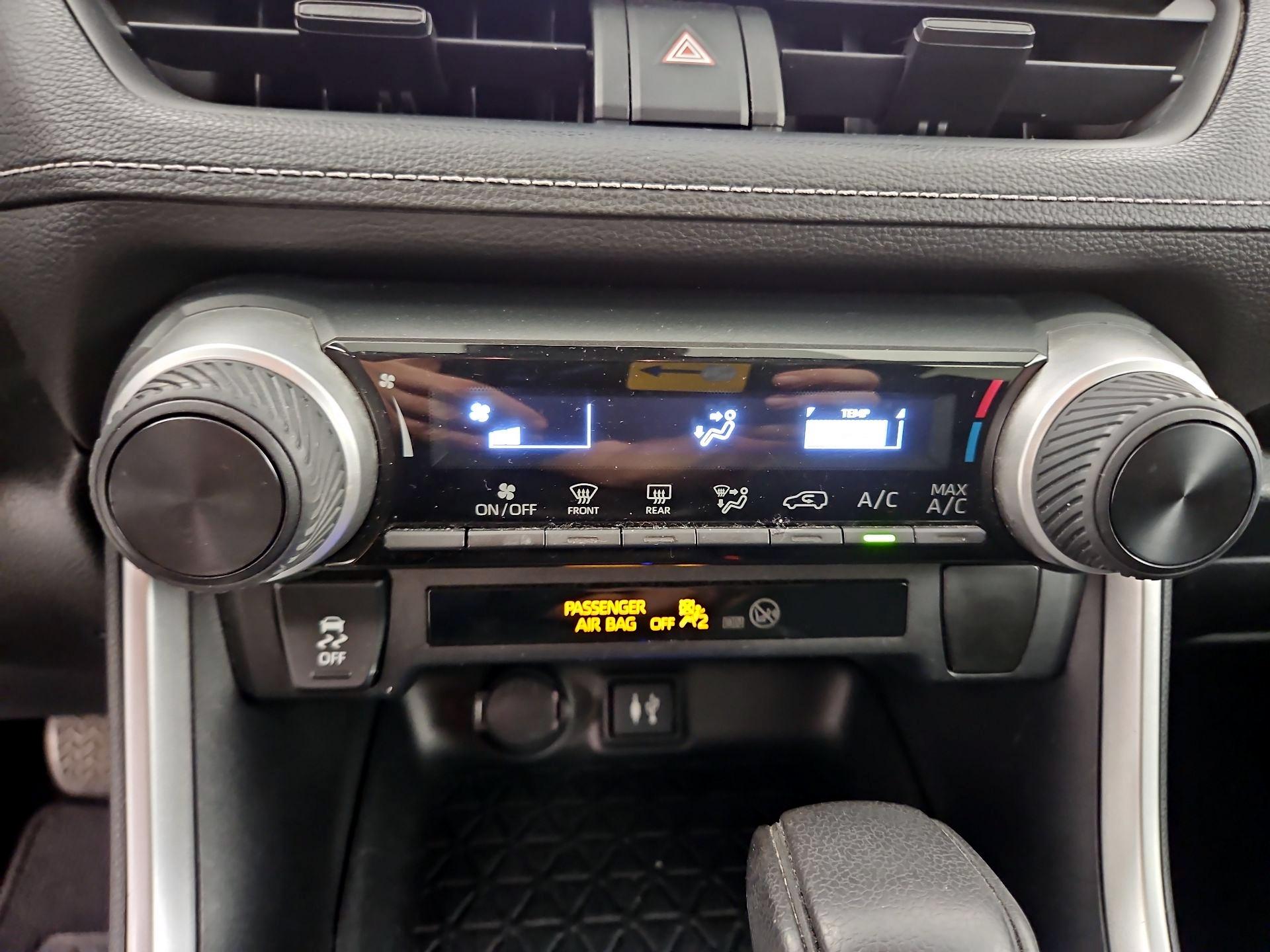 Thumbnail: 2019 Toyota RAV4 - 16