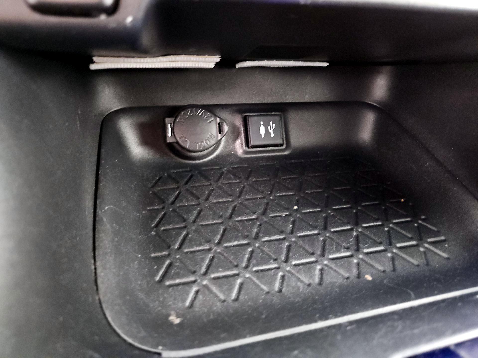 Thumbnail: 2019 Toyota RAV4 - 18