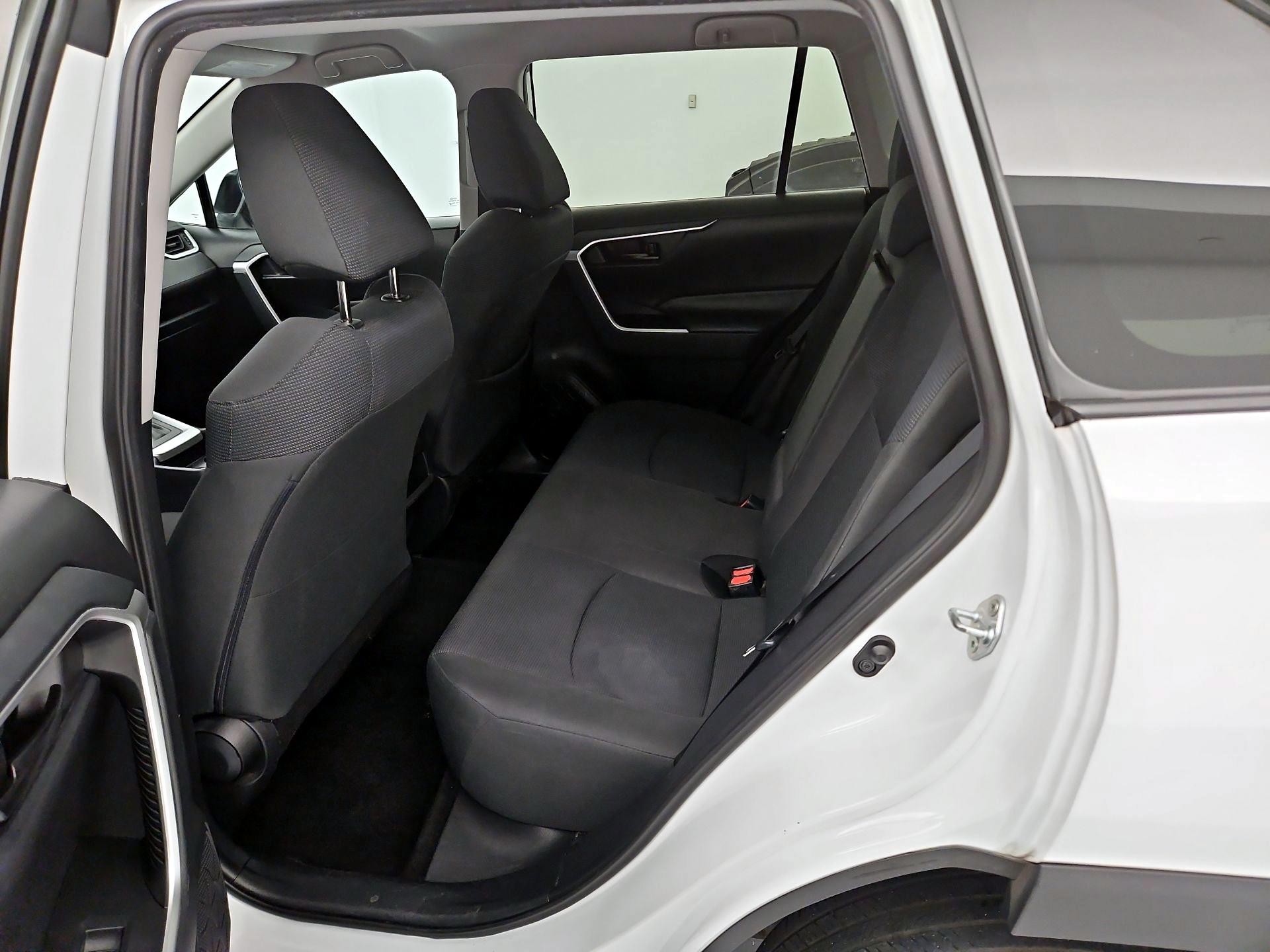 Thumbnail: 2019 Toyota RAV4 - 19