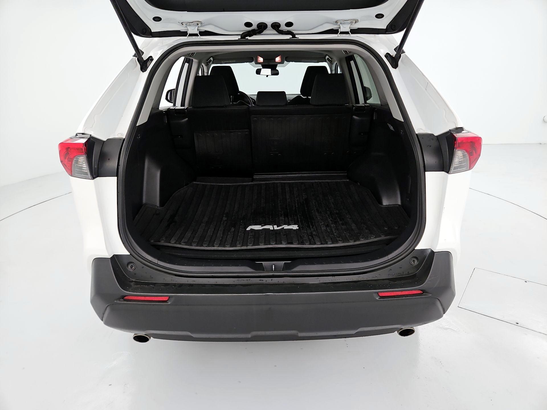 Thumbnail: 2019 Toyota RAV4 - 20