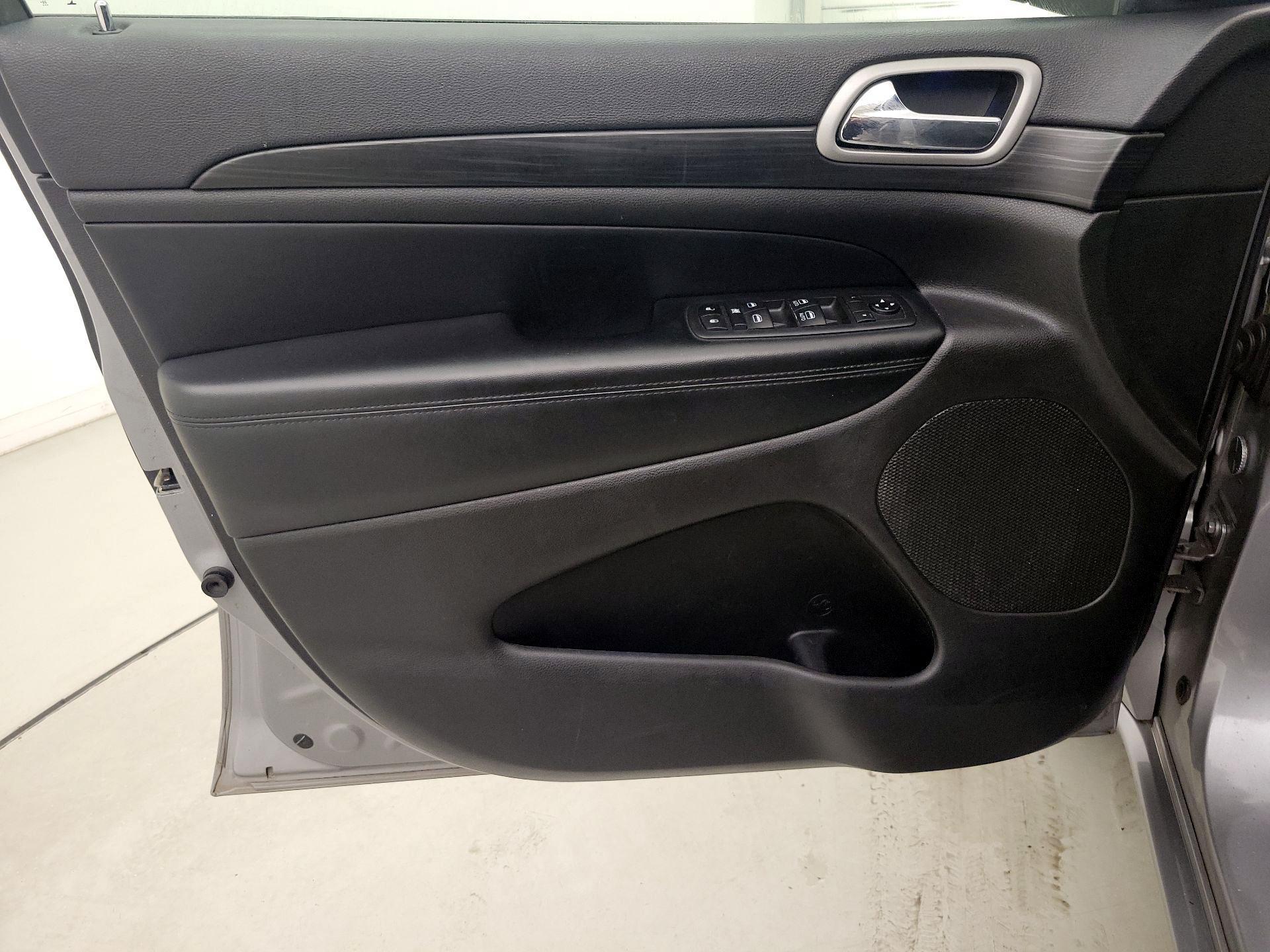 Thumbnail: 2021 Jeep Grand Cherokee - 12