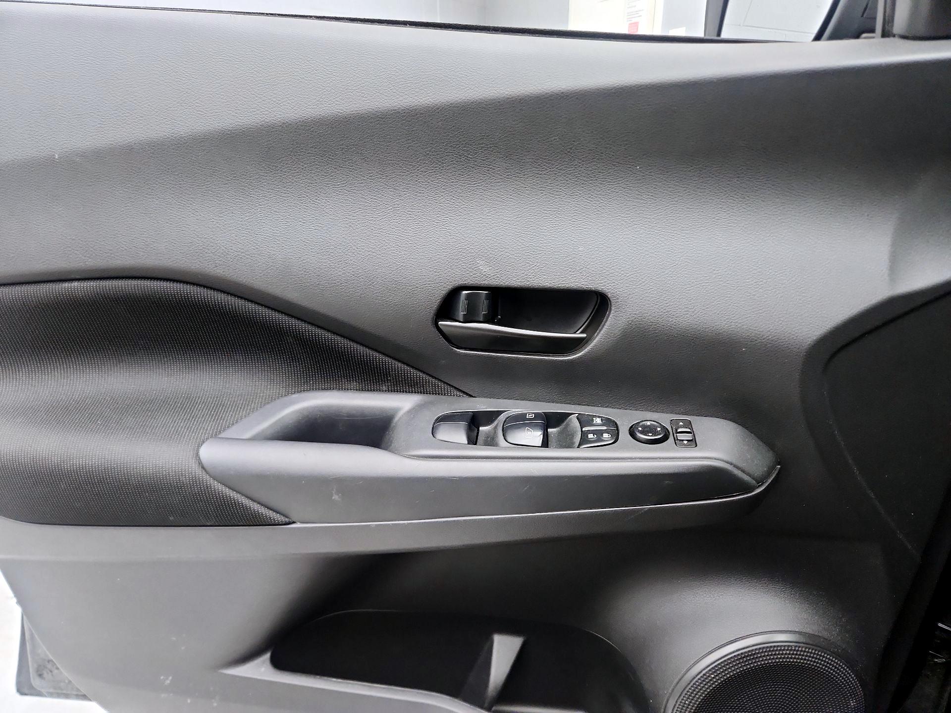 Thumbnail: 2025 Nissan Kicks - 12