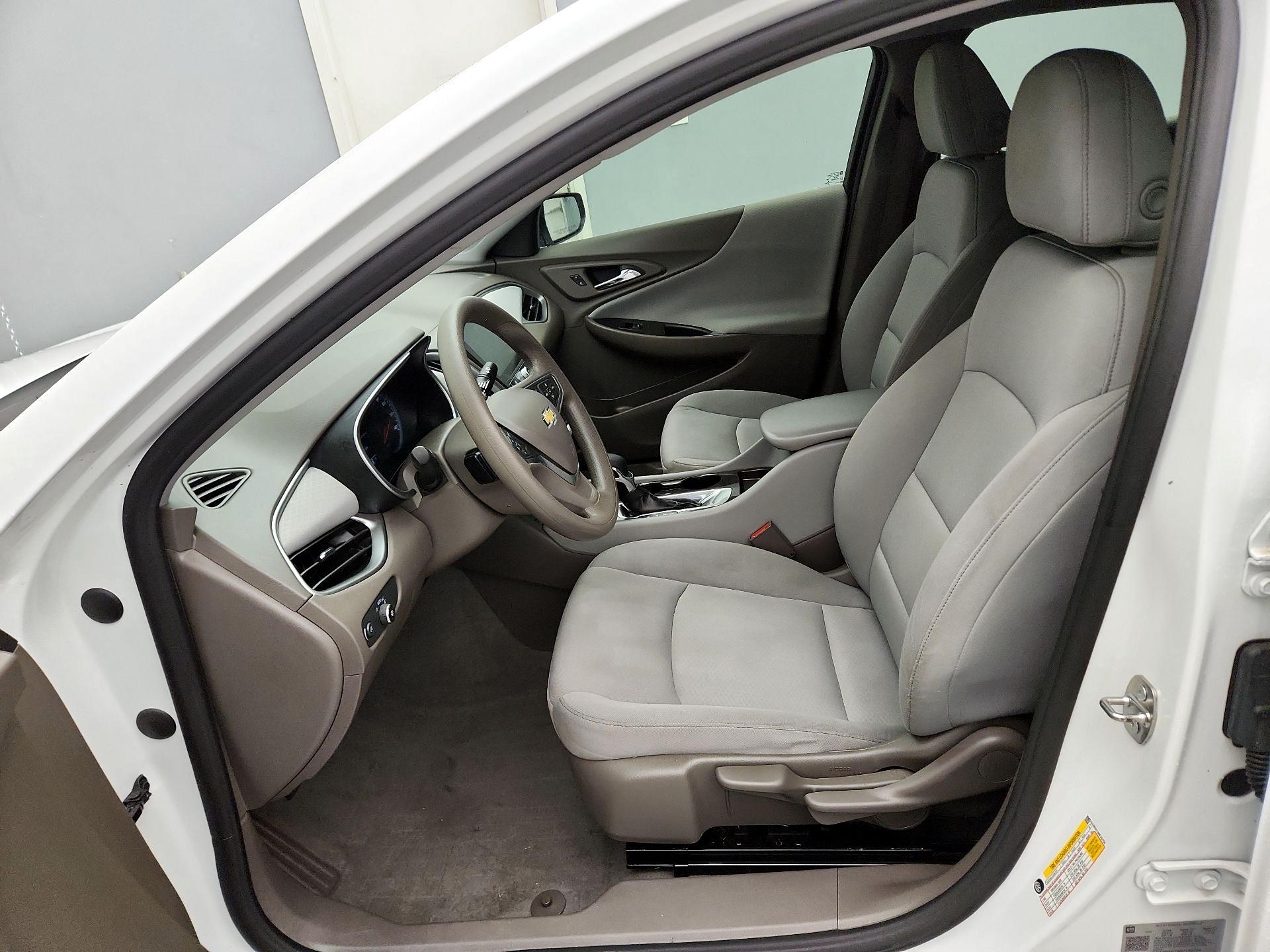 Thumbnail: 2022 Chevrolet Malibu - 11