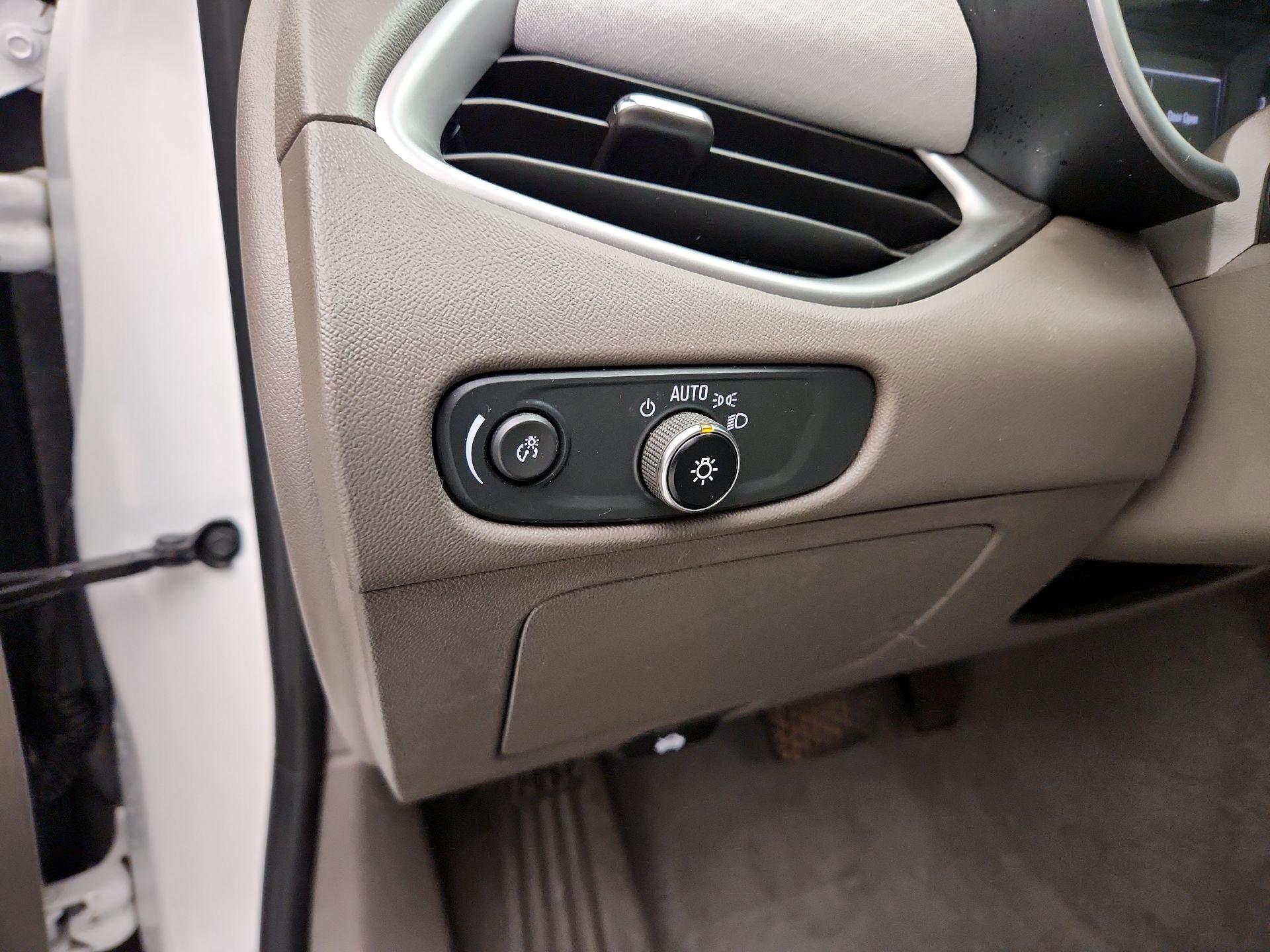 Thumbnail: 2022 Chevrolet Malibu - 13