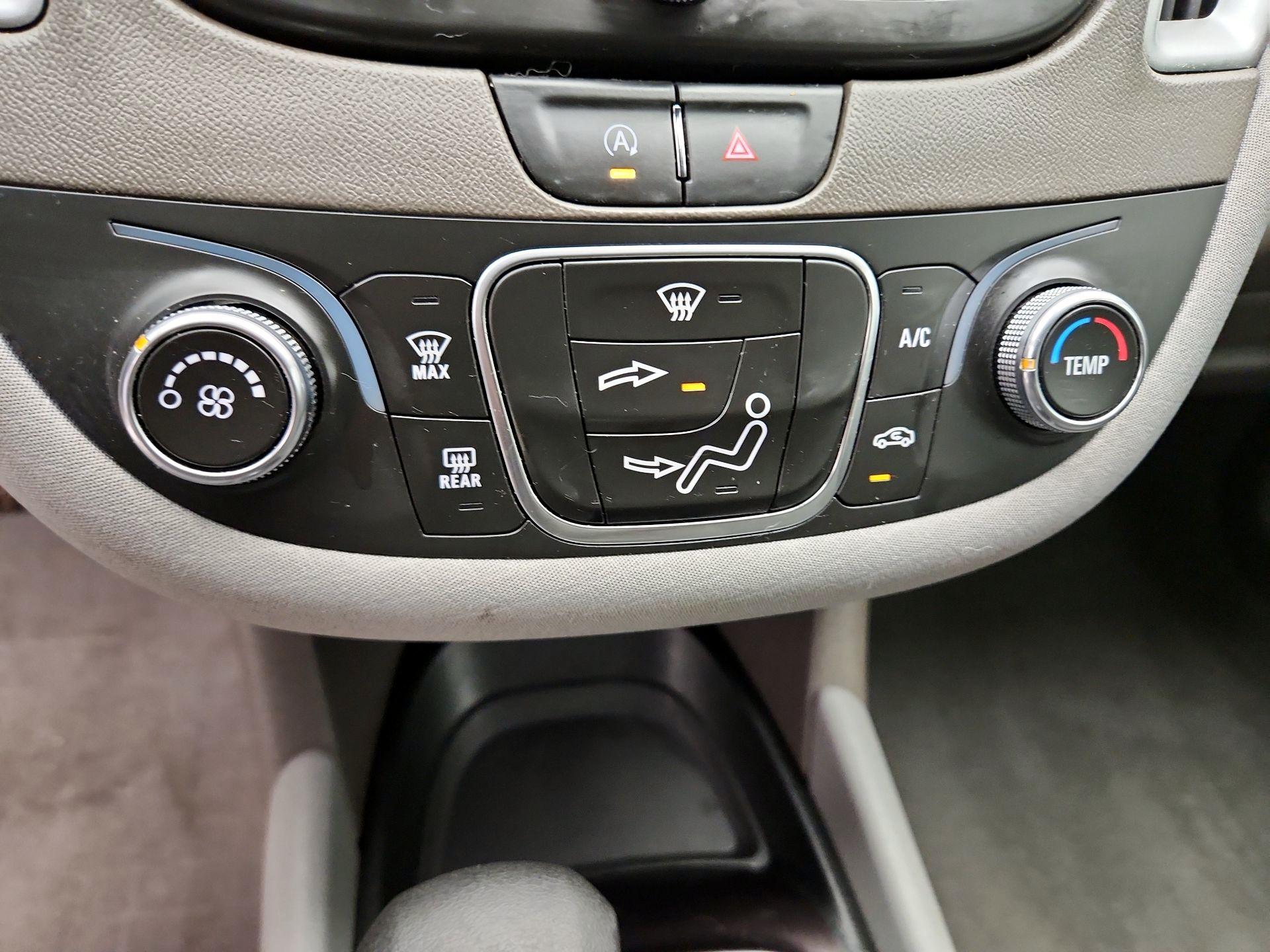 Thumbnail: 2022 Chevrolet Malibu - 16