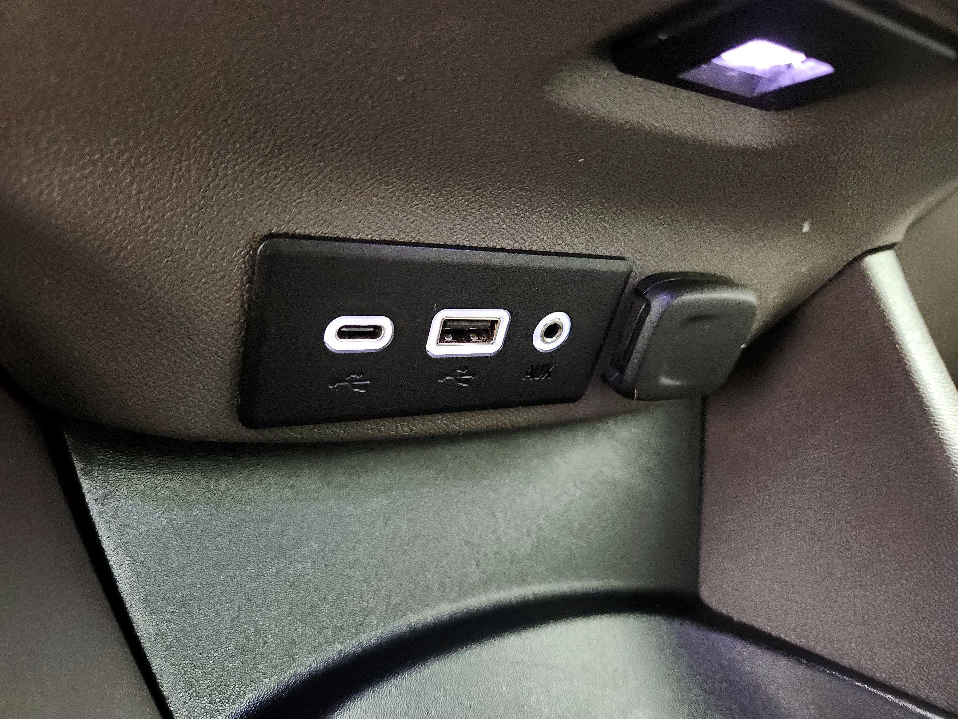 Thumbnail: 2022 Chevrolet Malibu - 18