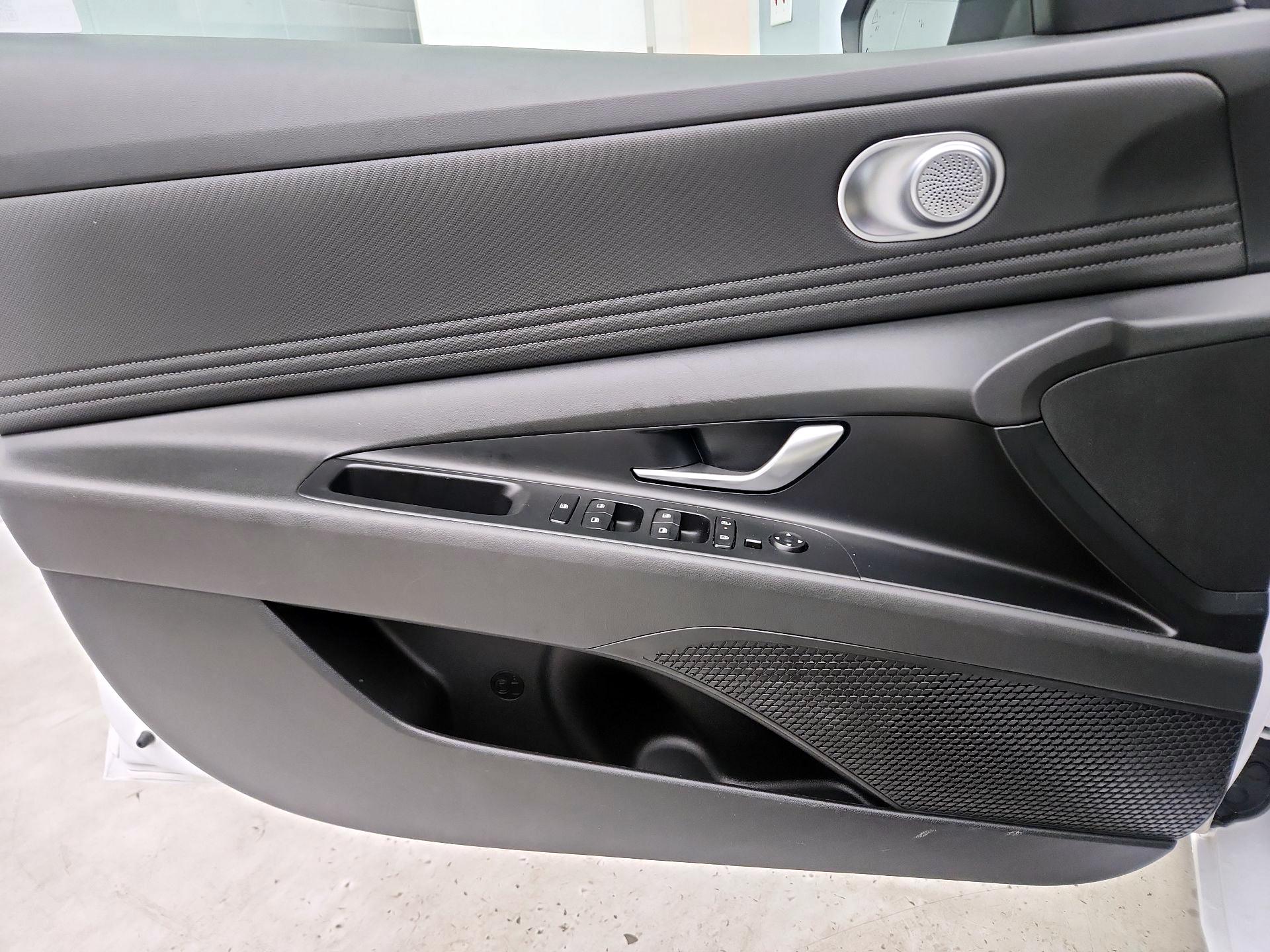 Thumbnail: 2025 Hyundai Elantra - 12