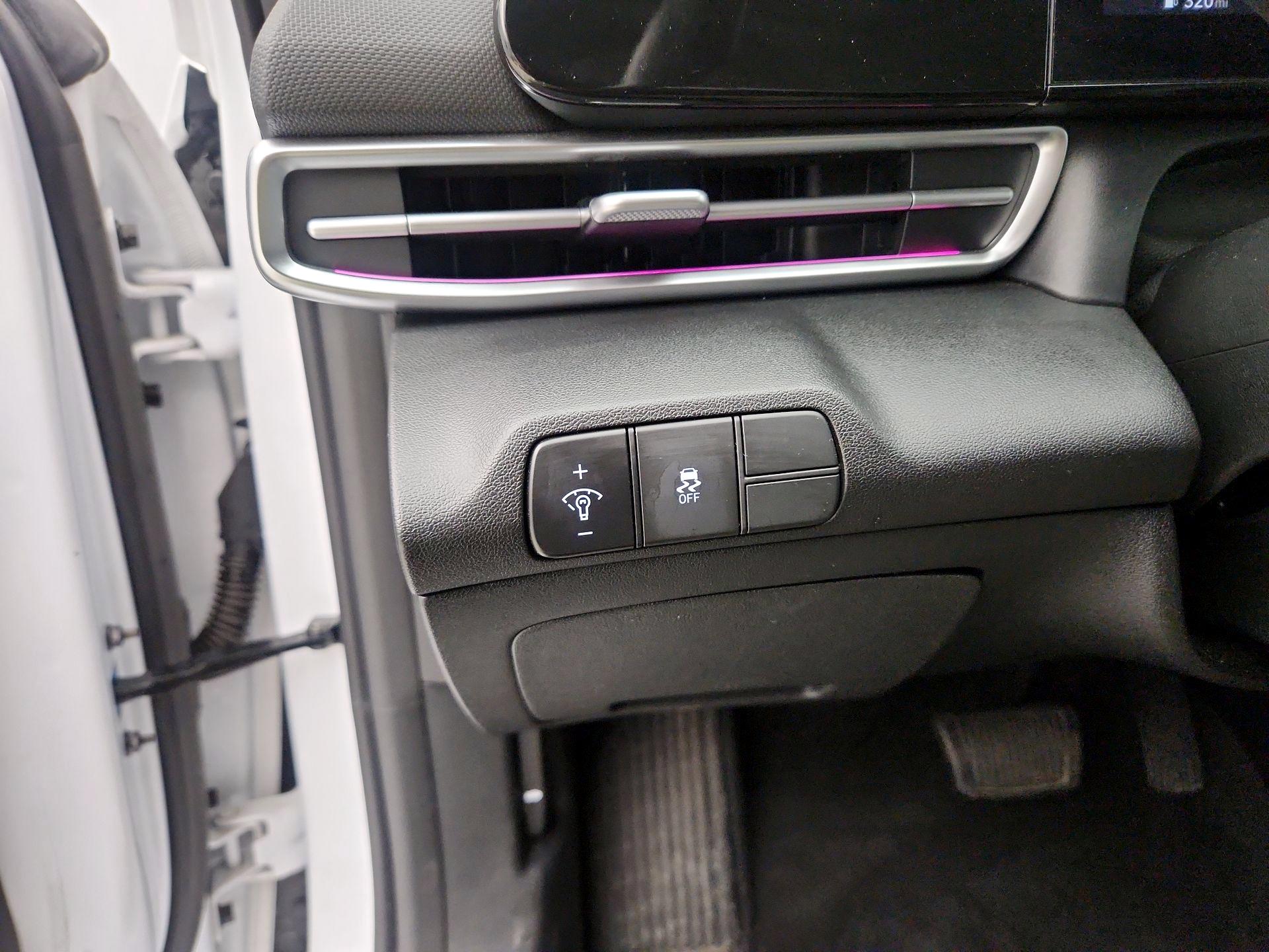 Thumbnail: 2025 Hyundai Elantra - 13