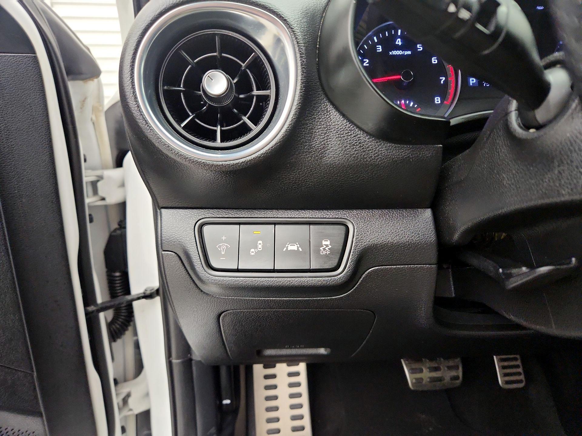 Thumbnail: 2020 Kia Forte - 13