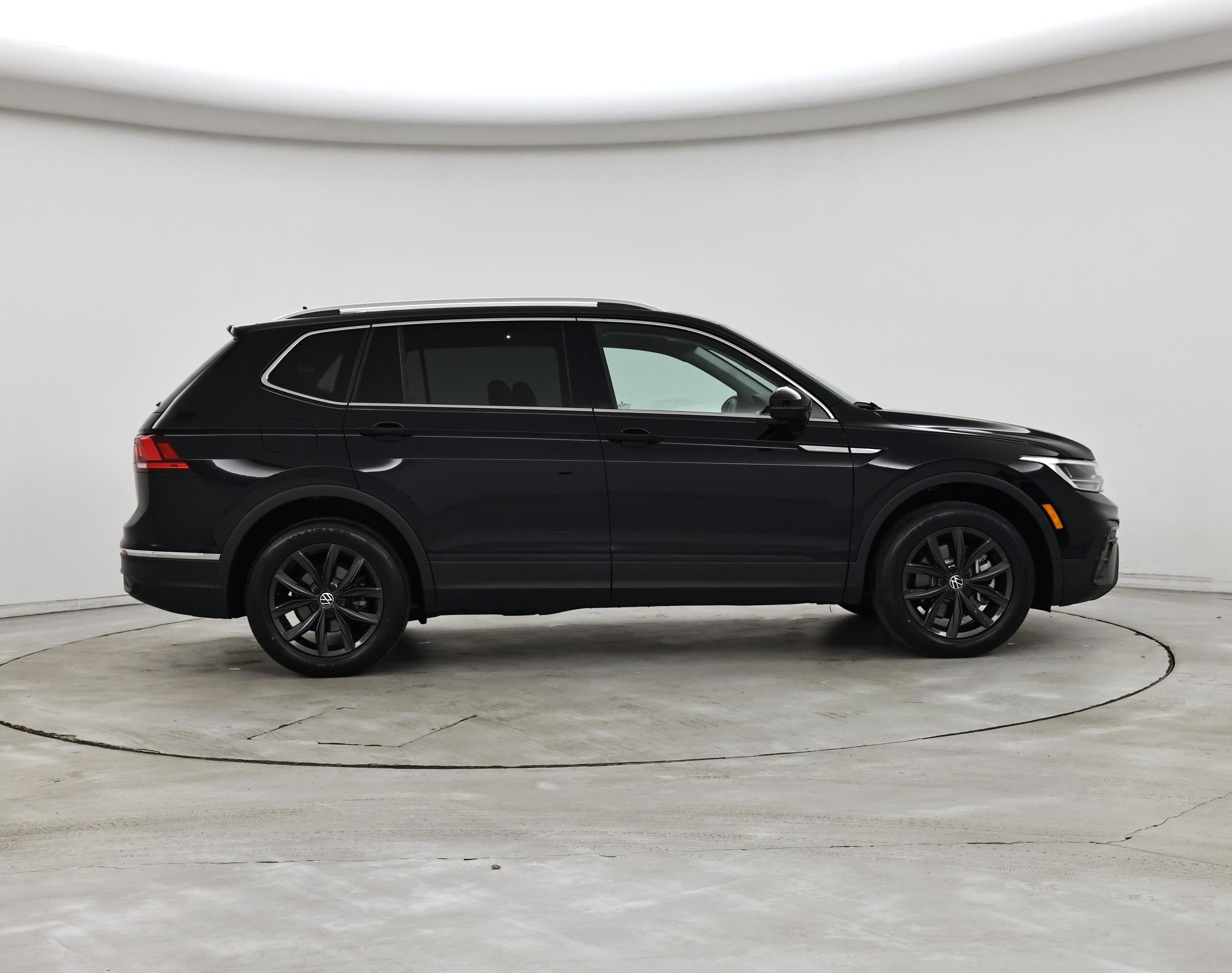 Thumbnail: 2024 Volkswagen Tiguan - 7