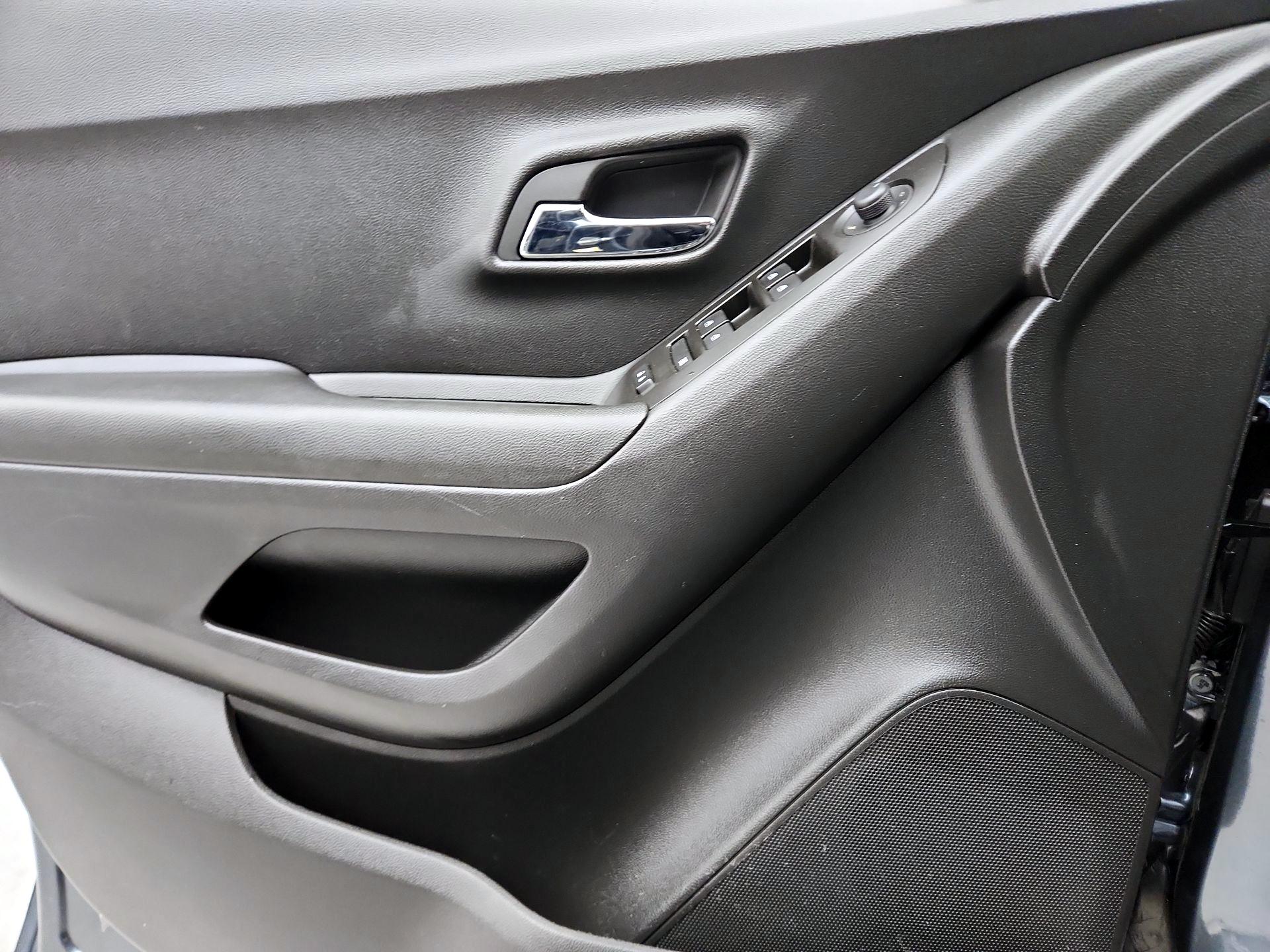 Thumbnail: 2022 Chevrolet Trax - 12