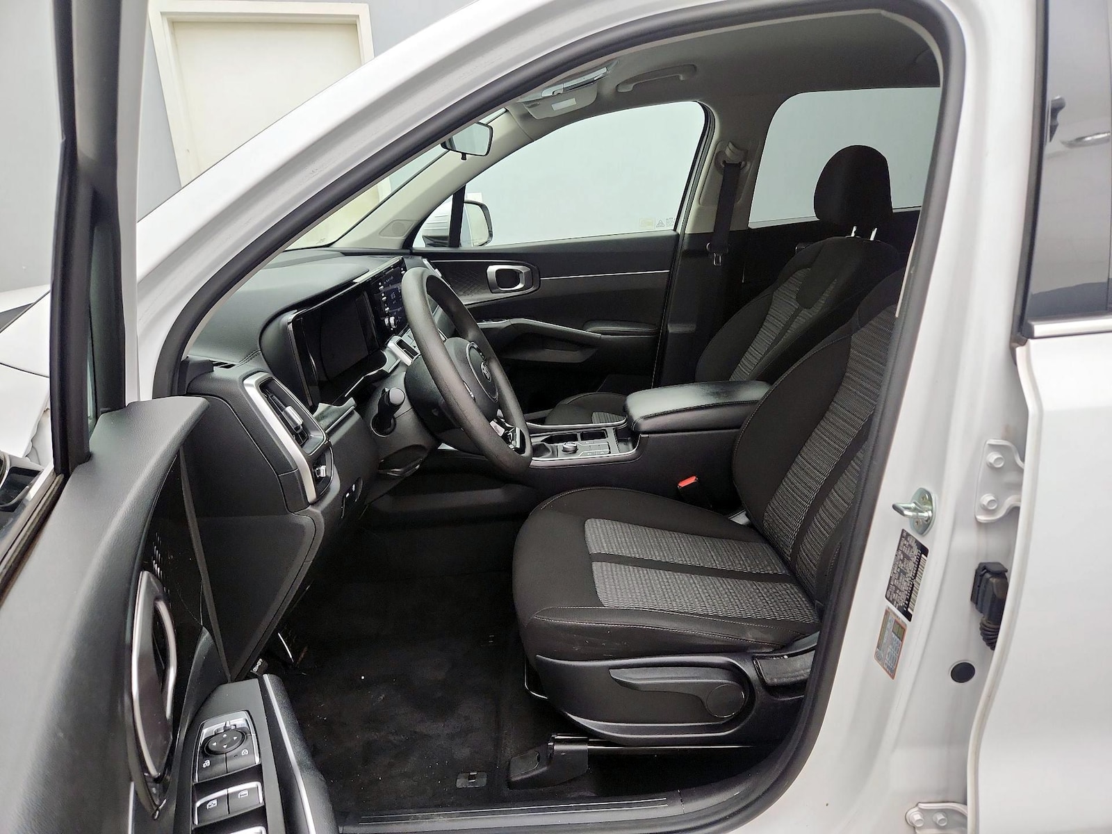 2021 Kia Sorento LX - Photo 12