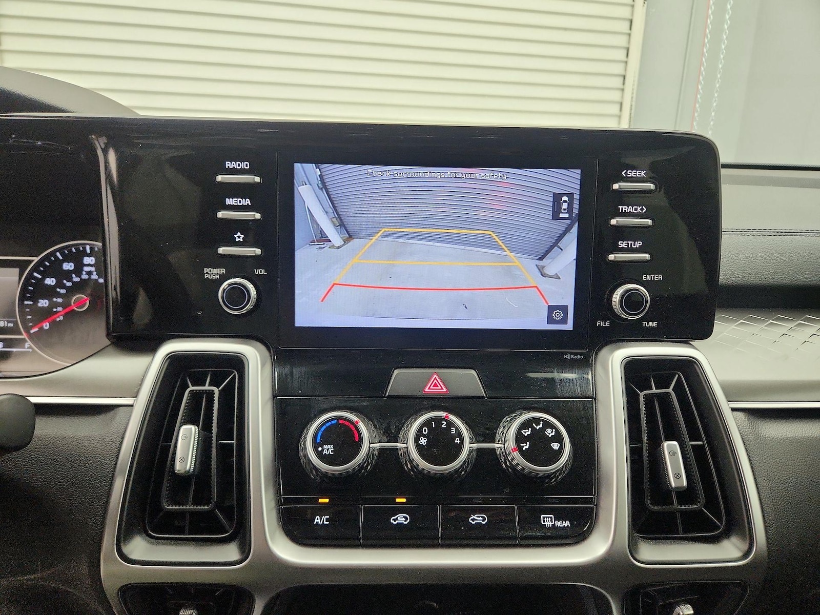 2021 Kia Sorento LX - Photo 15