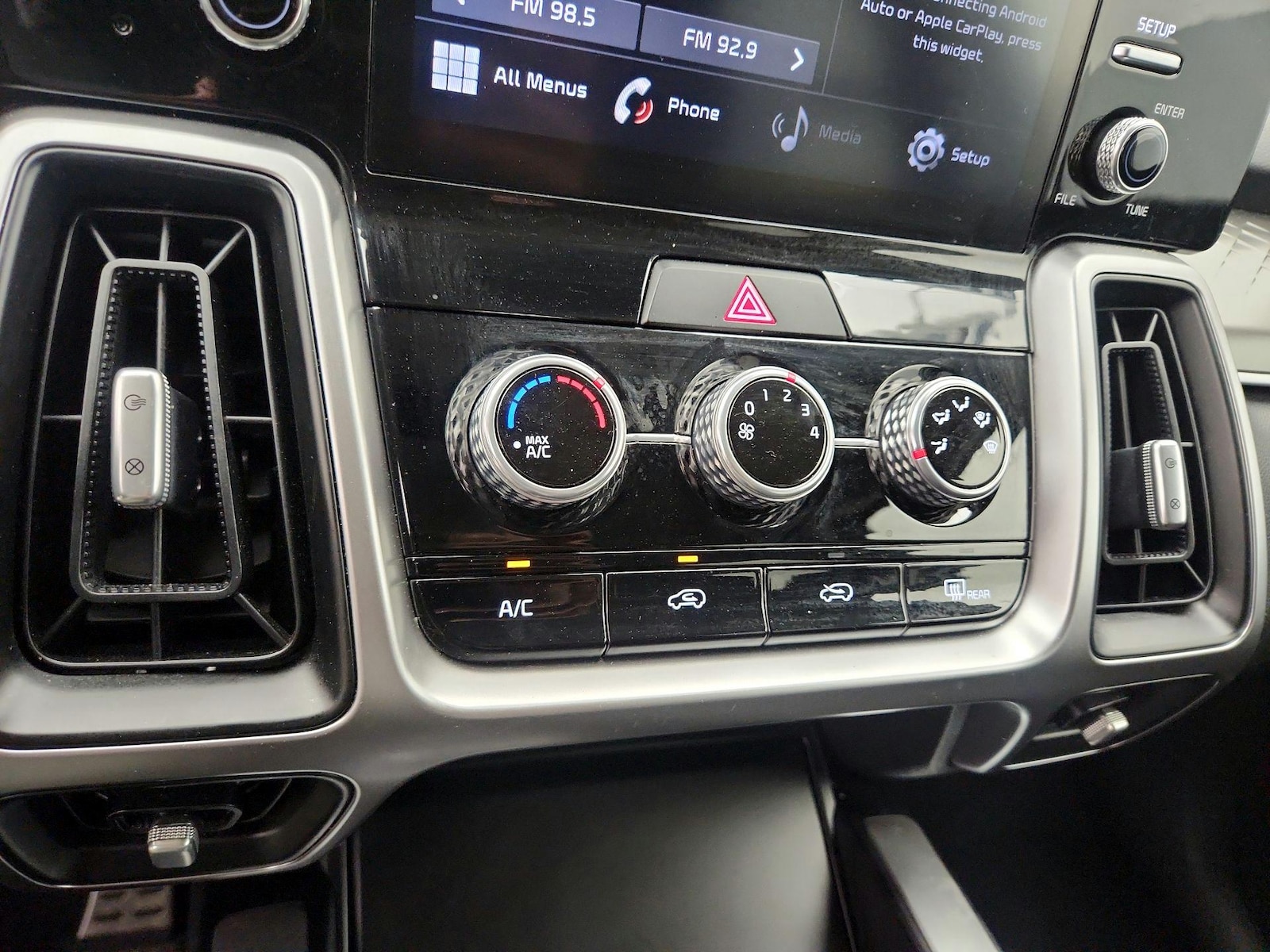2021 Kia Sorento LX - Photo 17