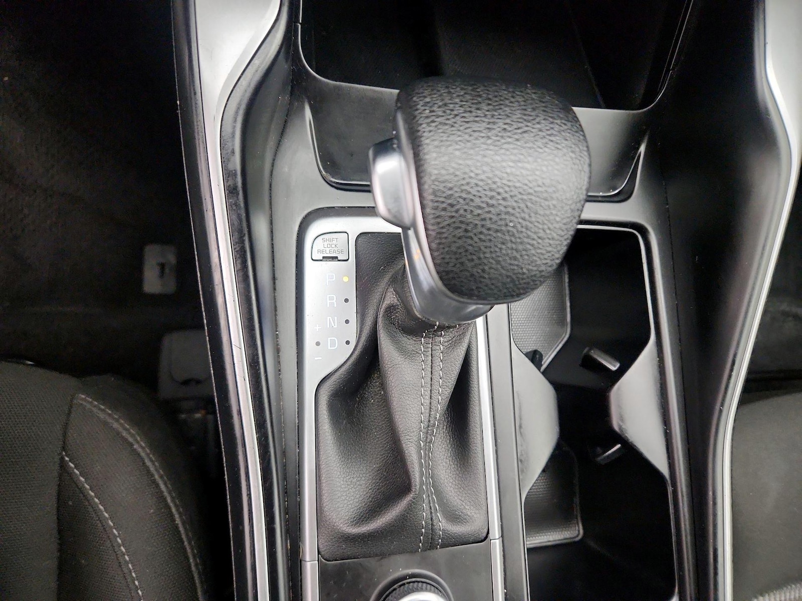 2021 Kia Sorento LX - Photo 18