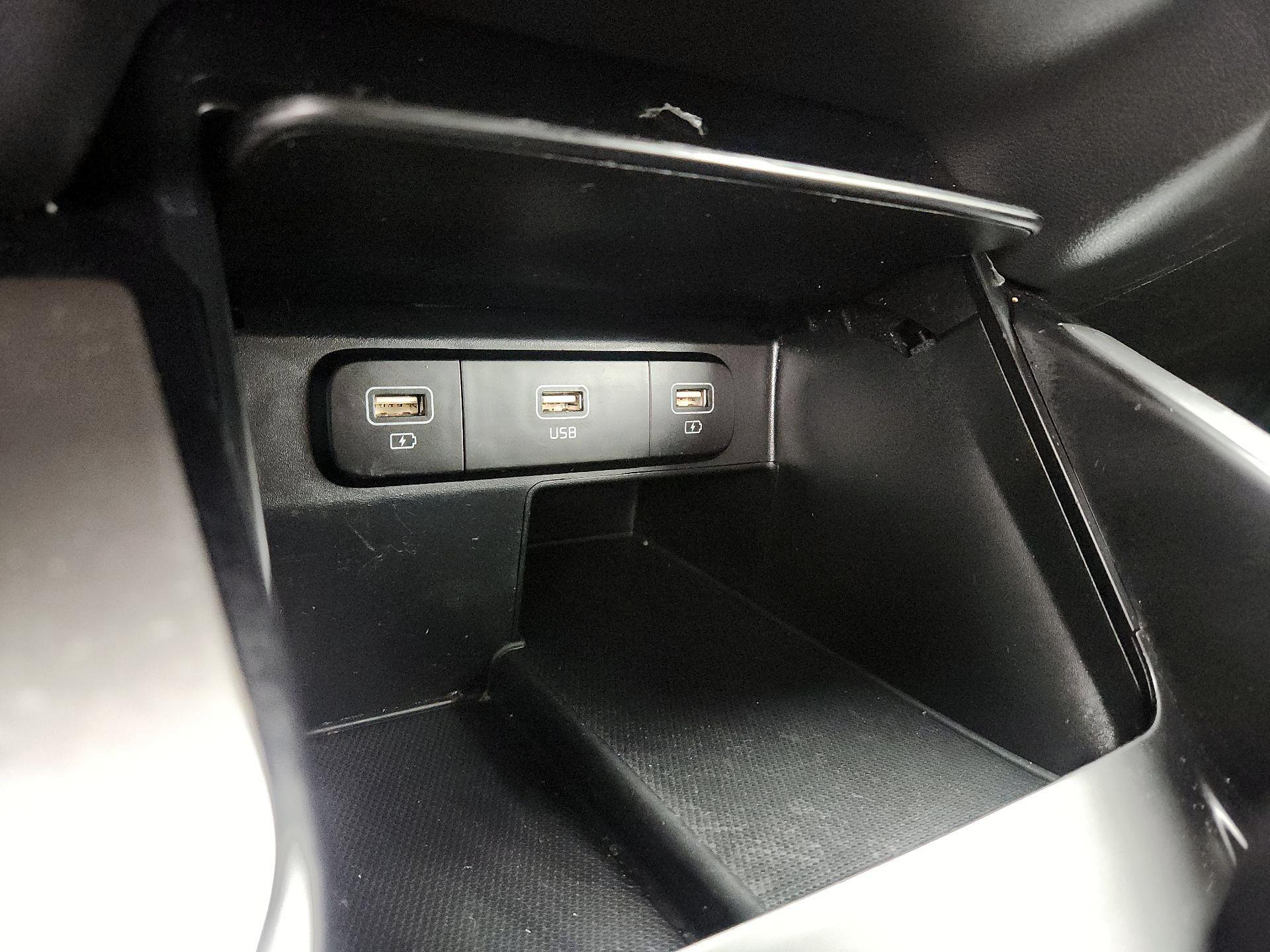 Thumbnail: 2021 Kia Sorento - 18