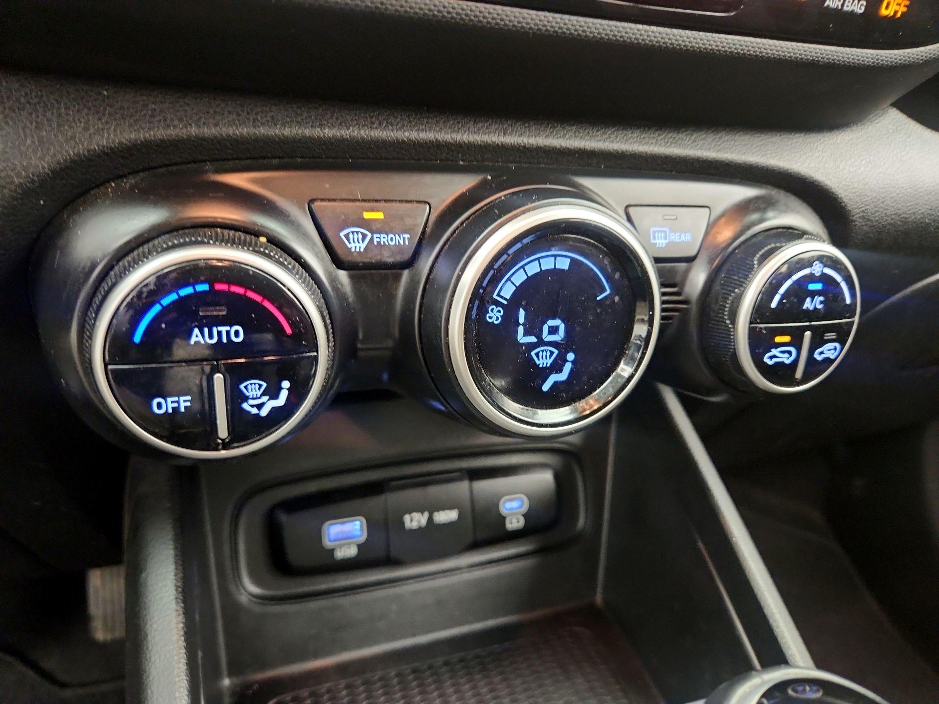 Thumbnail: 2023 Hyundai Venue - 16