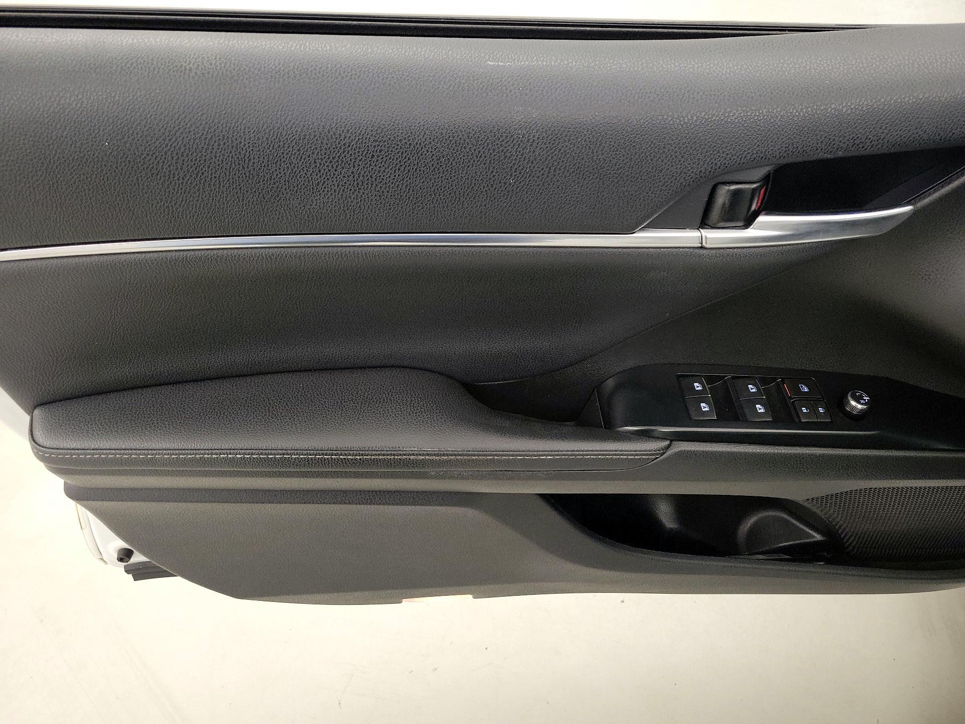 Thumbnail: 2020 Toyota Camry - 12