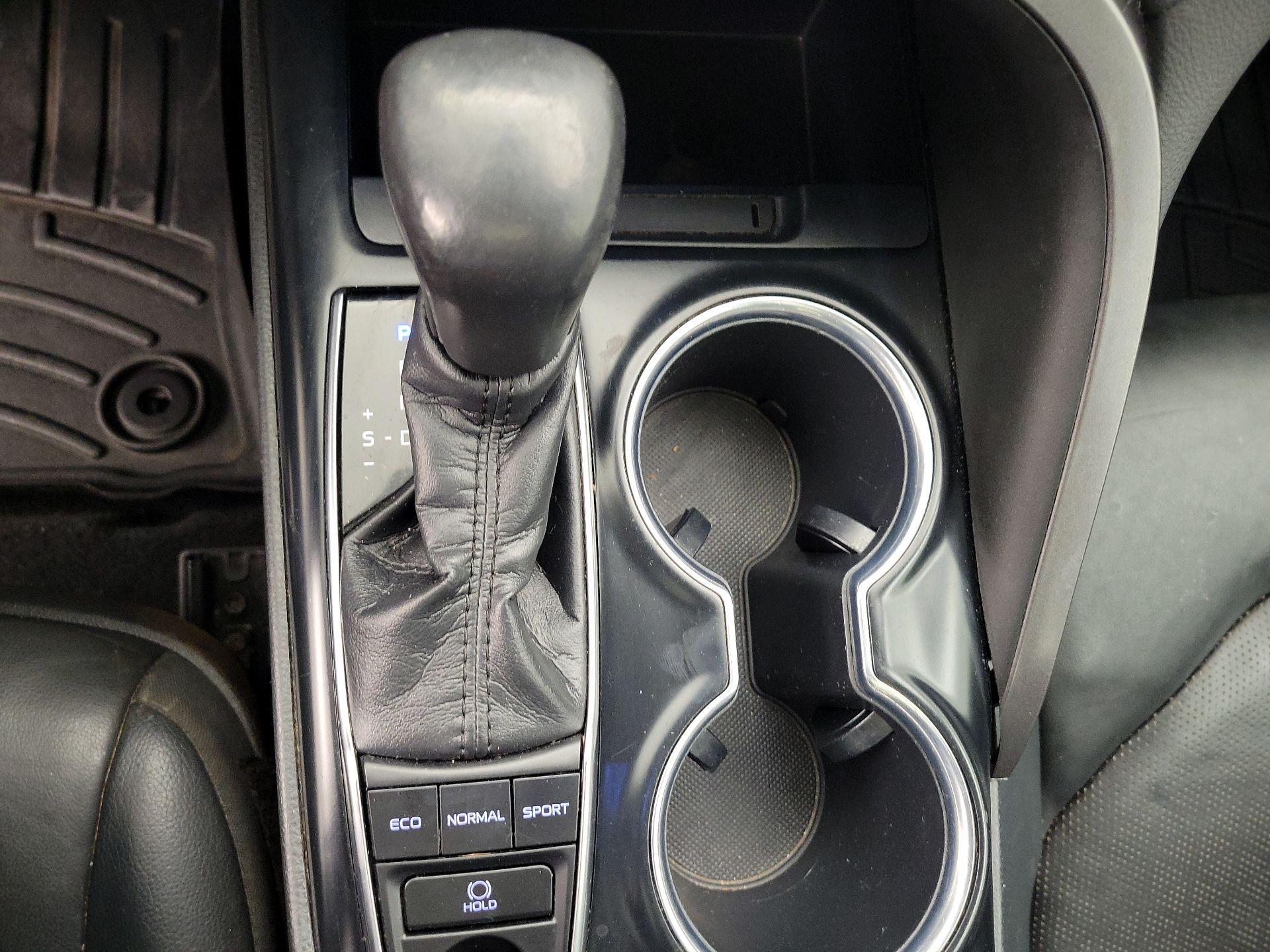 Thumbnail: 2020 Toyota Camry - 17