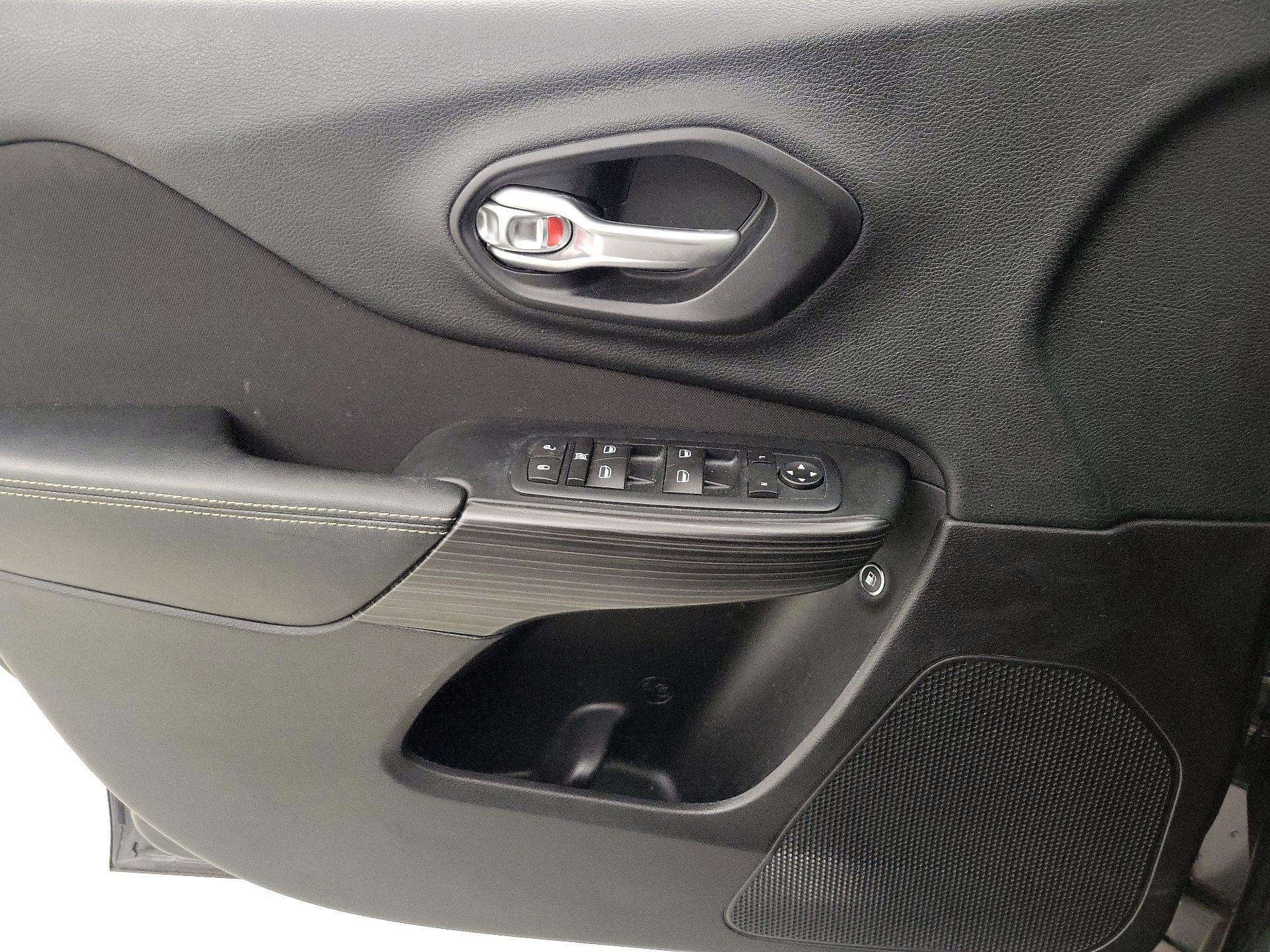 Thumbnail: 2015 Jeep Cherokee - 12