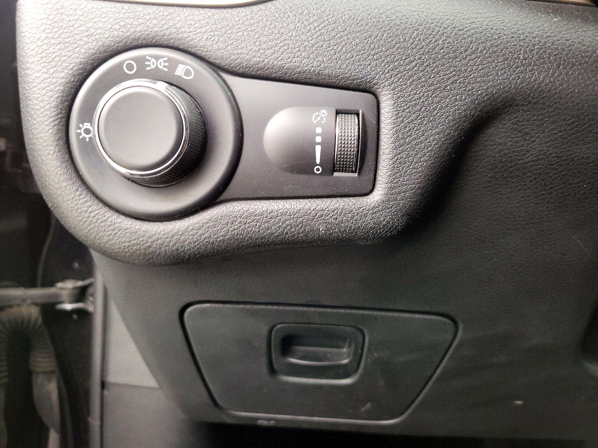 Thumbnail: 2015 Jeep Cherokee - 13