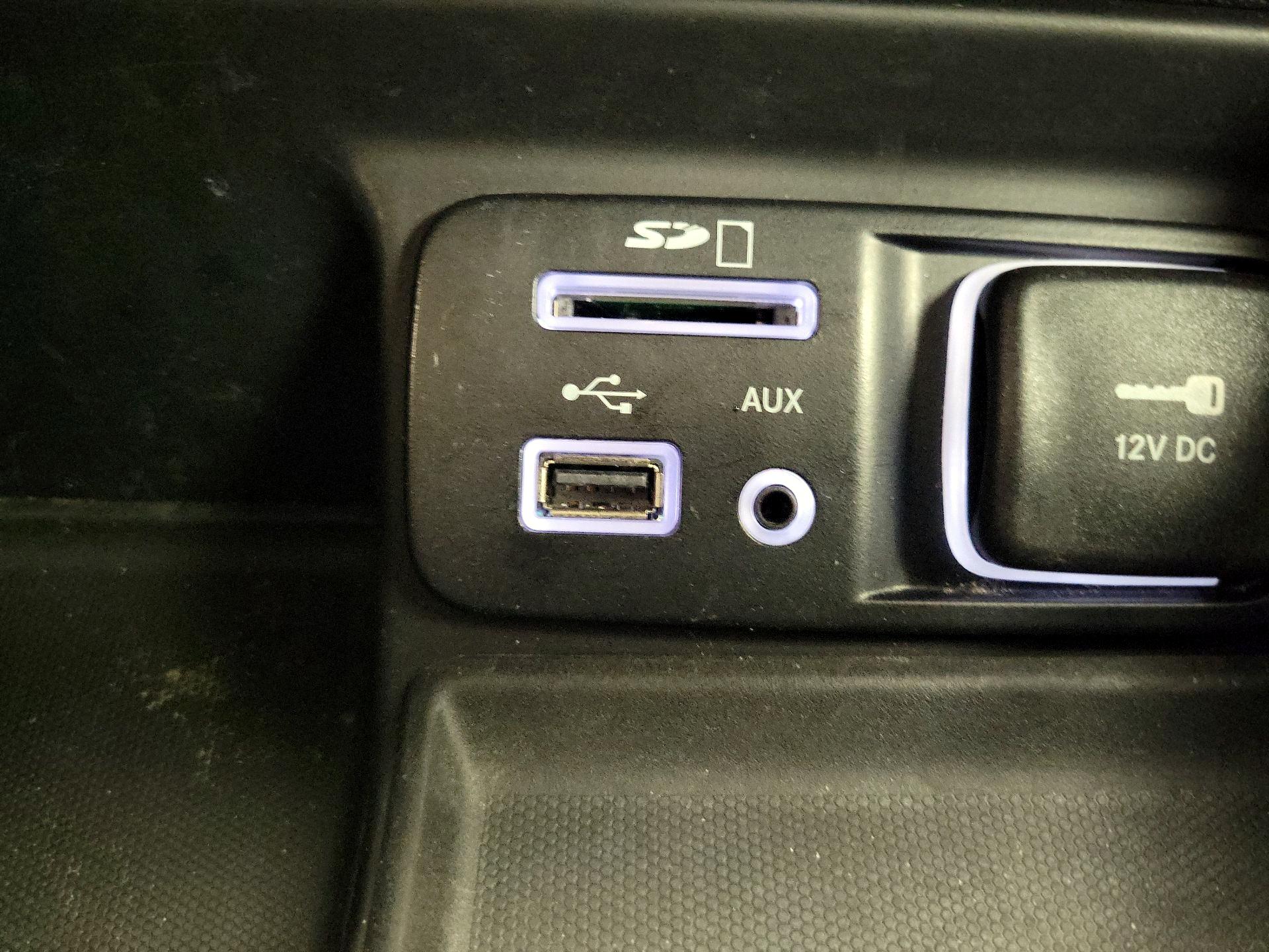 Thumbnail: 2015 Jeep Cherokee - 18