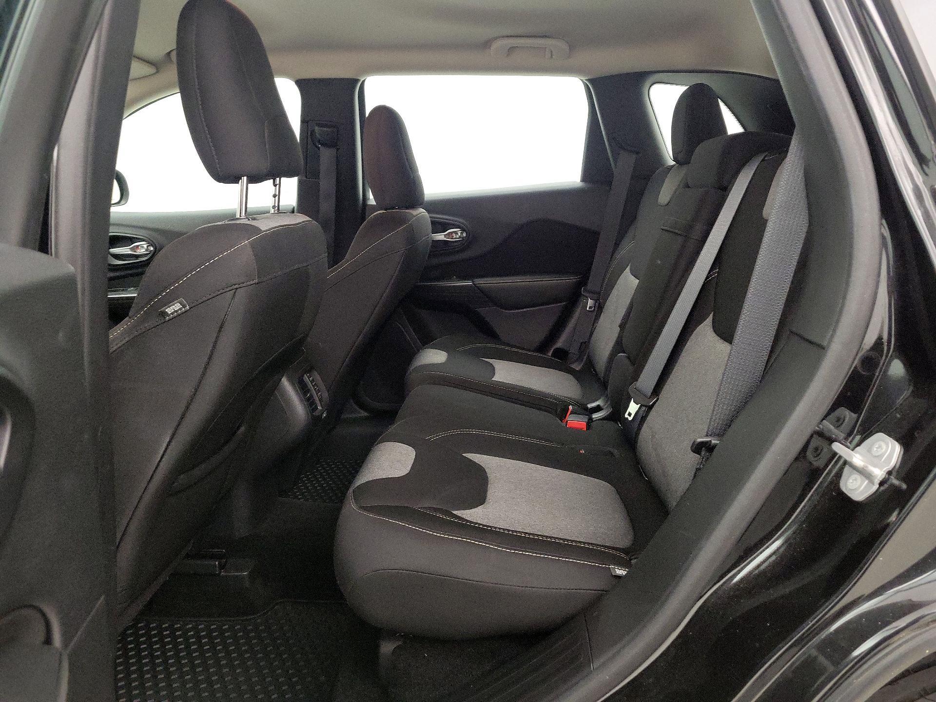 Thumbnail: 2015 Jeep Cherokee - 19