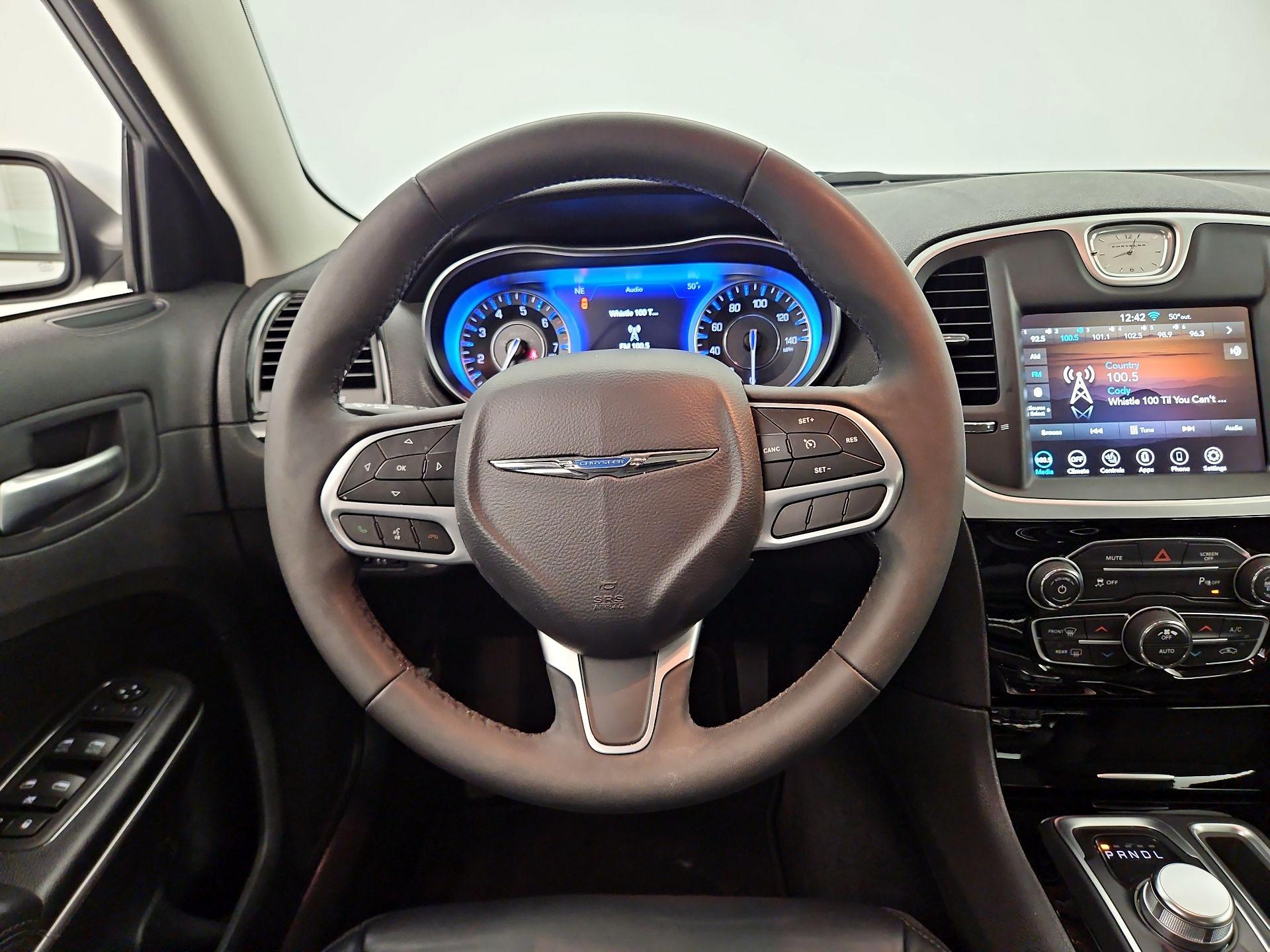 Thumbnail: 2023 Chrysler 300 - 10