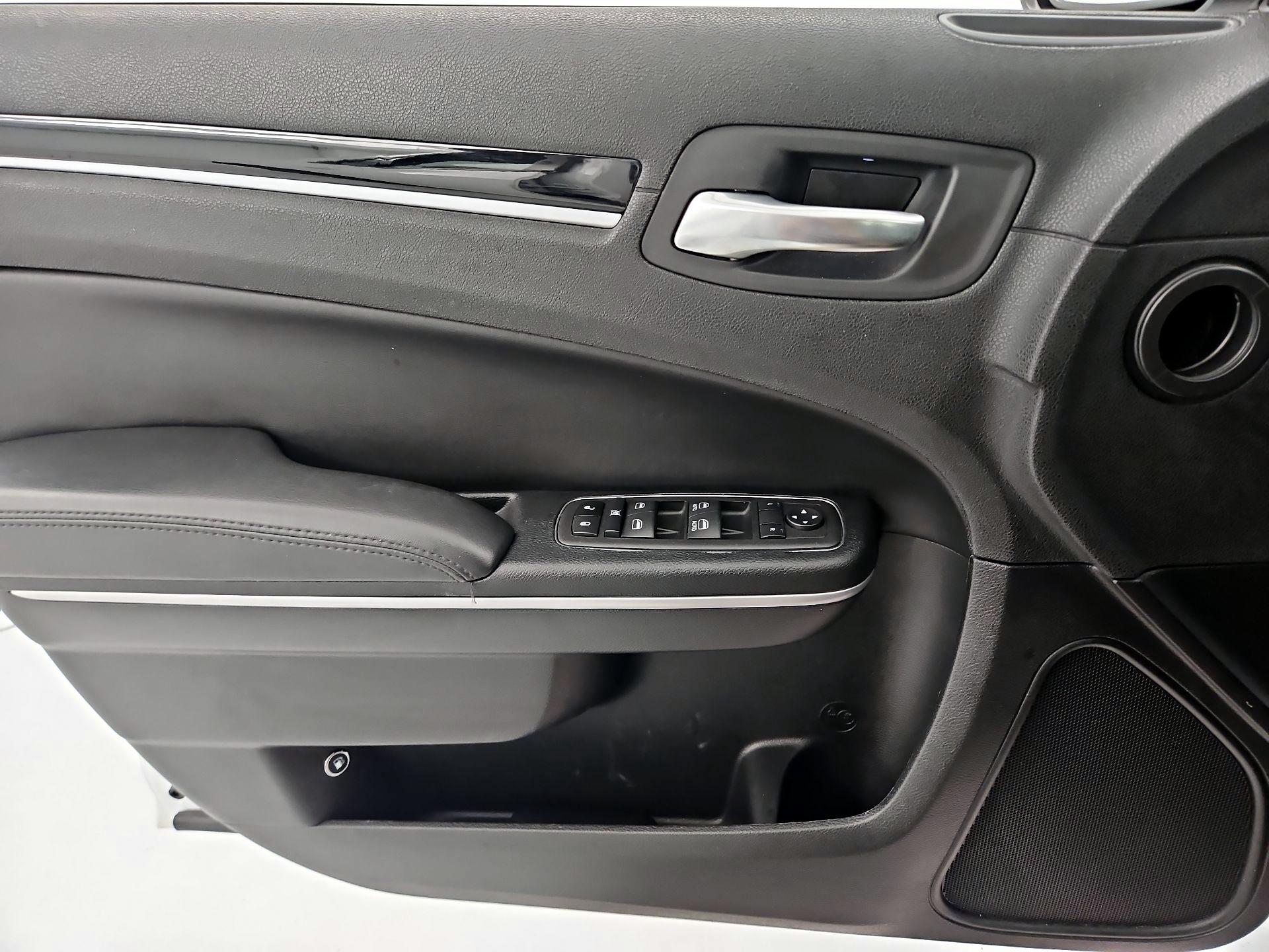 Thumbnail: 2023 Chrysler 300 - 12