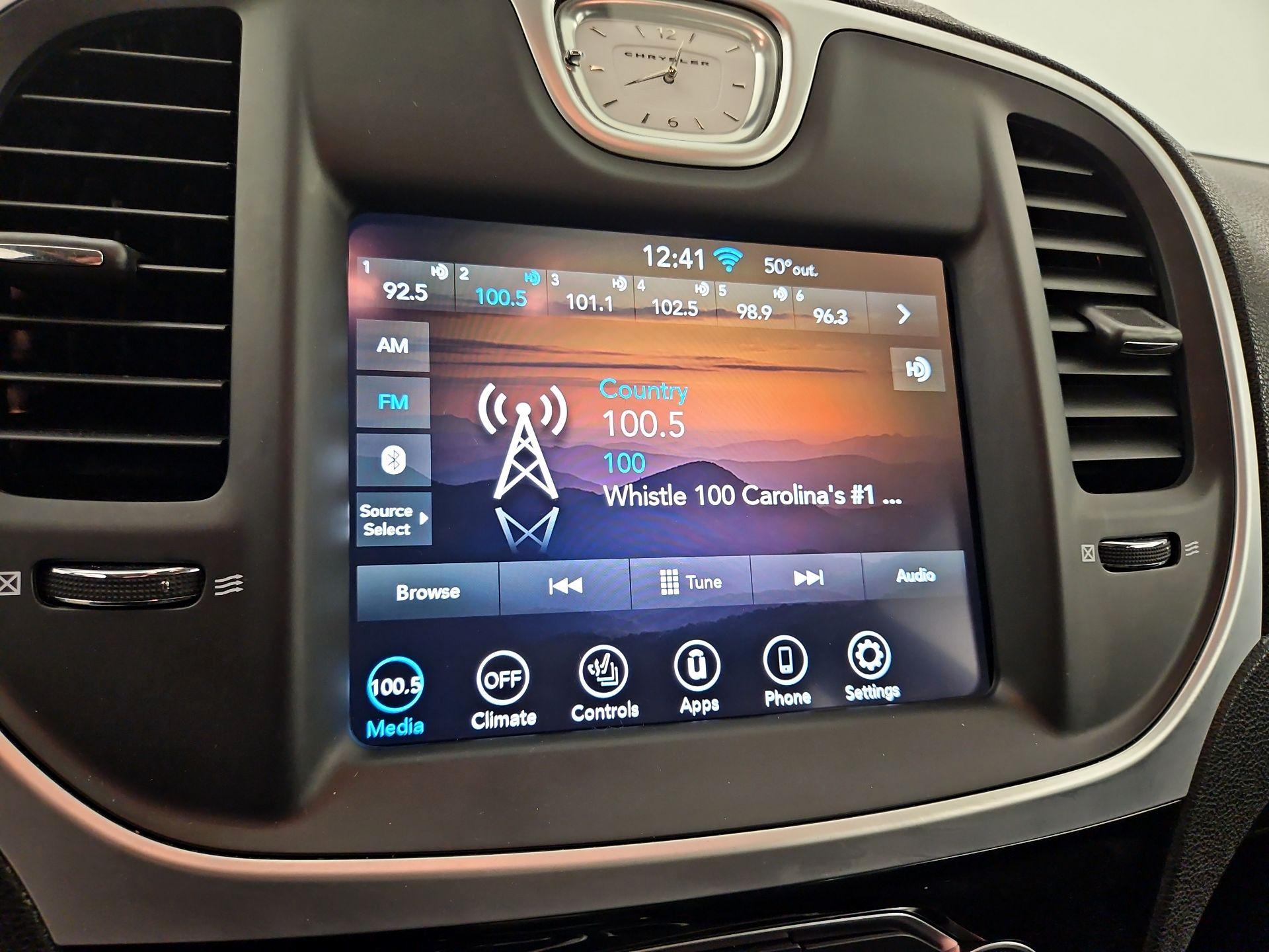 Thumbnail: 2023 Chrysler 300 - 15