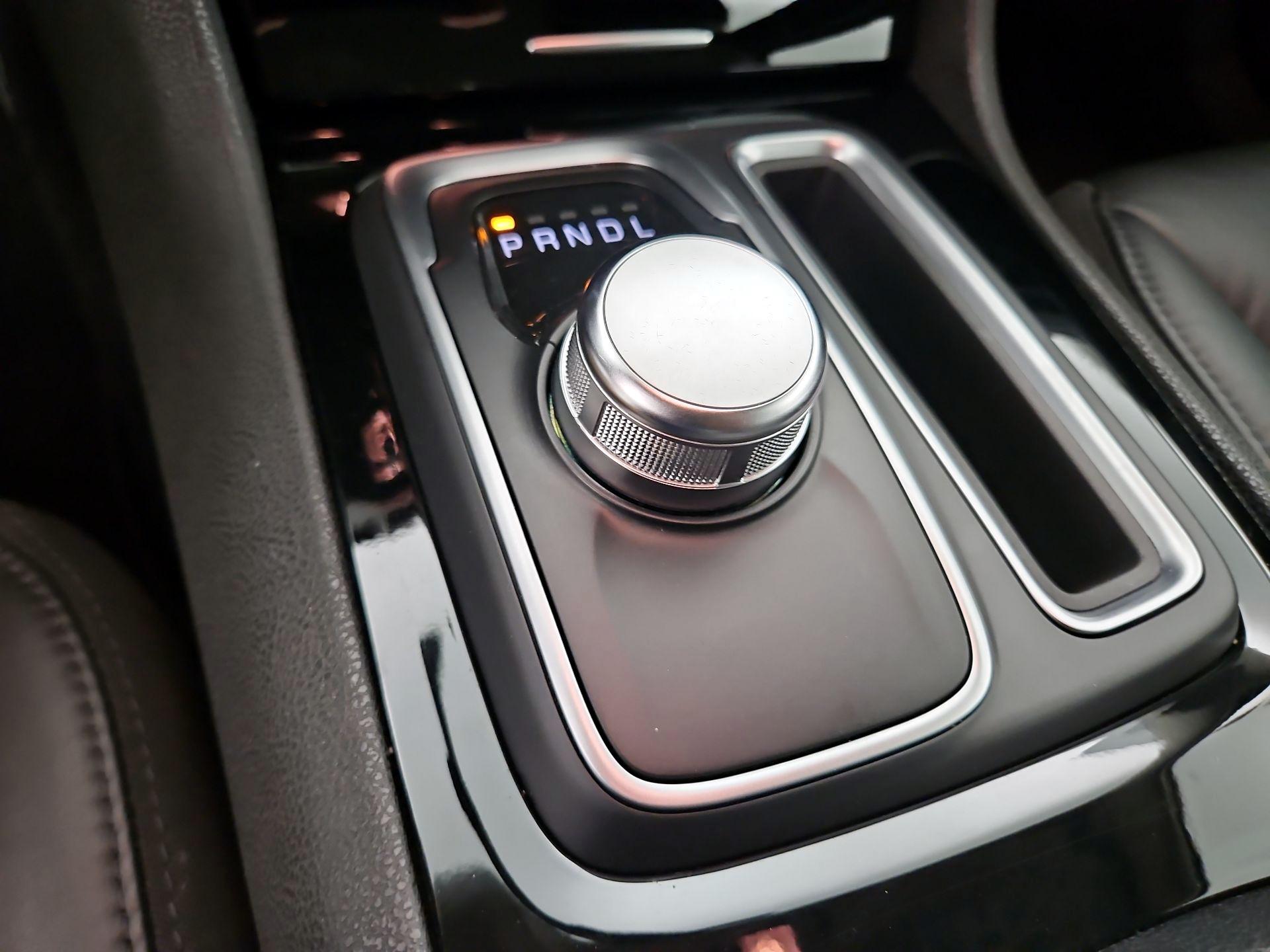 Thumbnail: 2023 Chrysler 300 - 17