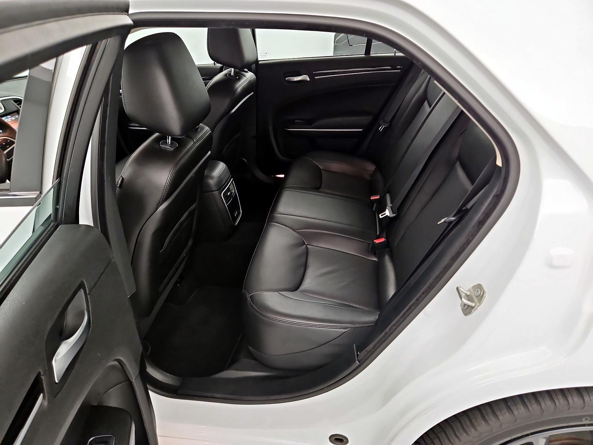 Thumbnail: 2023 Chrysler 300 - 18