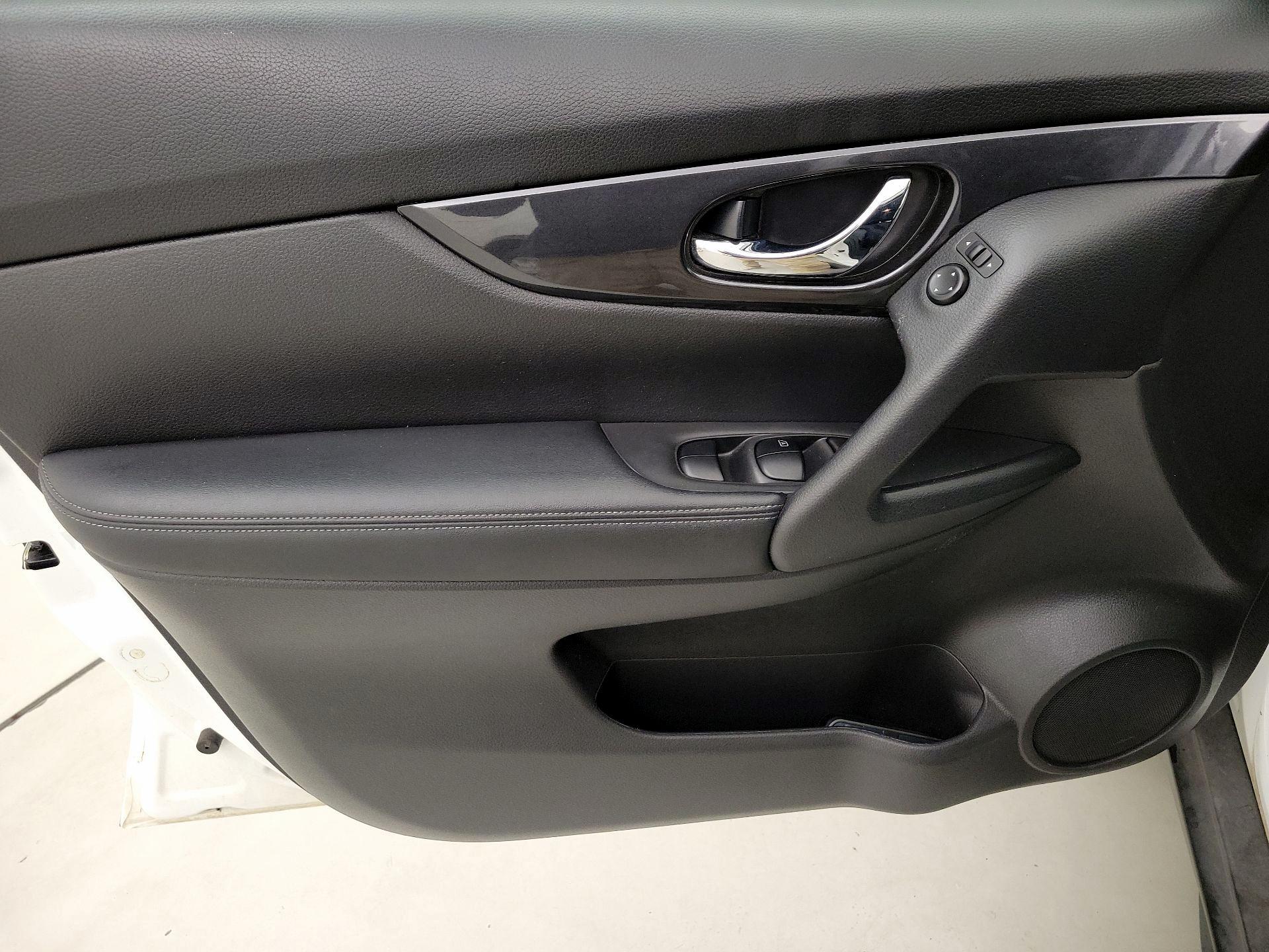 Thumbnail: 2020 Nissan Rogue - 12