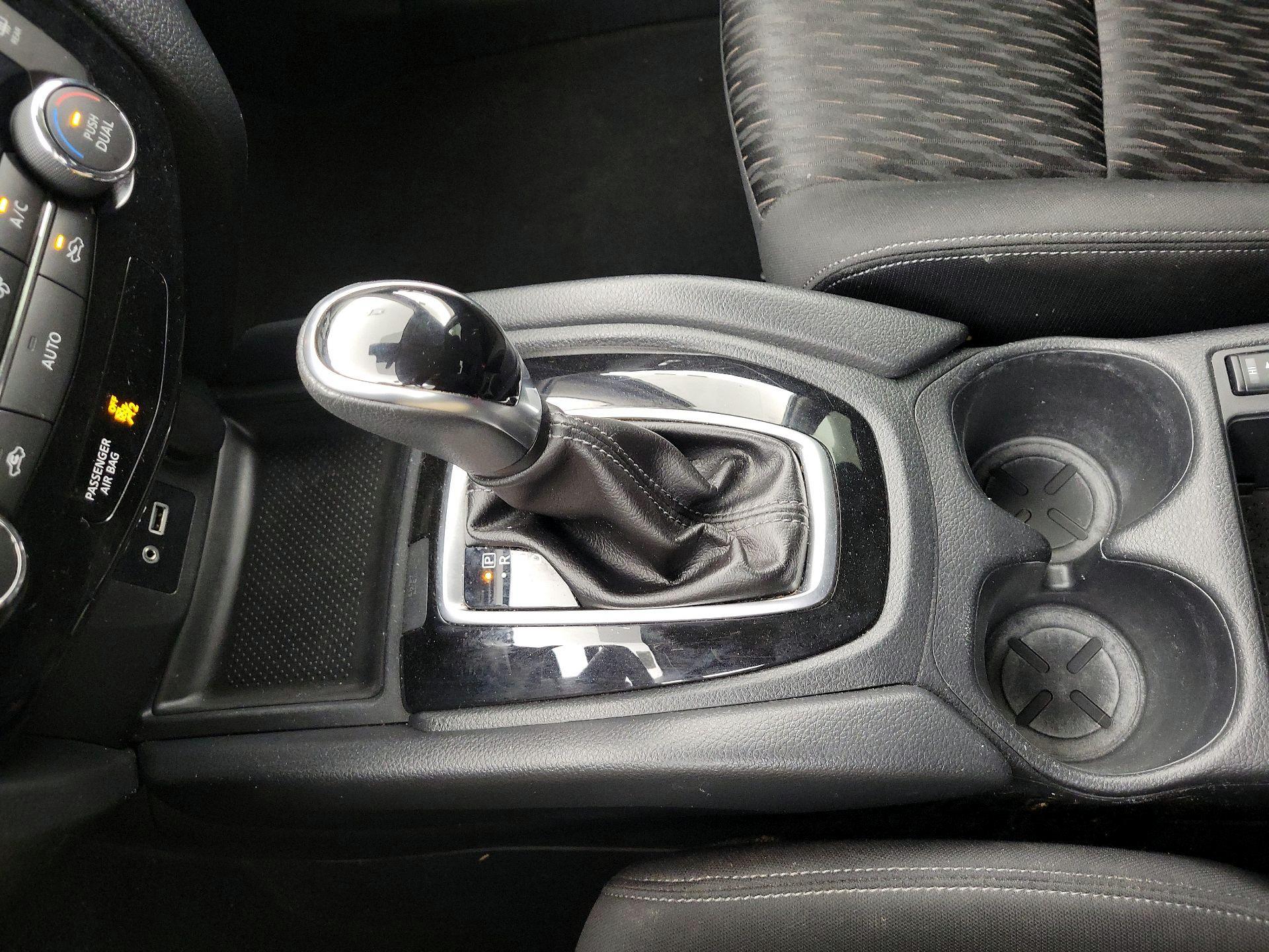 Thumbnail: 2020 Nissan Rogue - 17