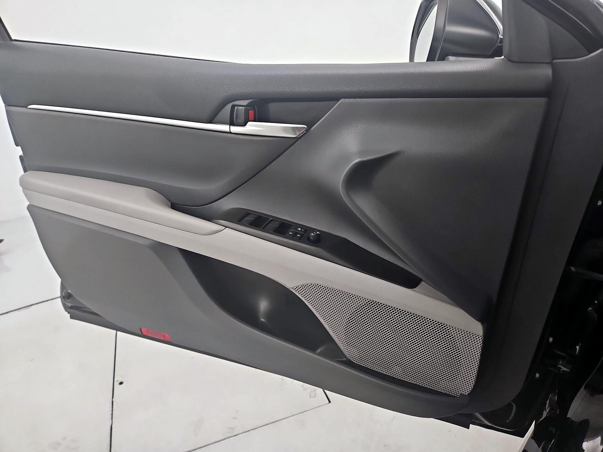 Thumbnail: 2022 Toyota Camry - 12