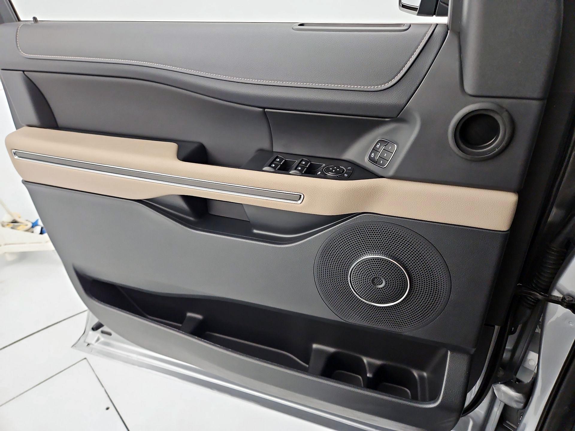 Thumbnail: 2022 Ford Expedition - 12