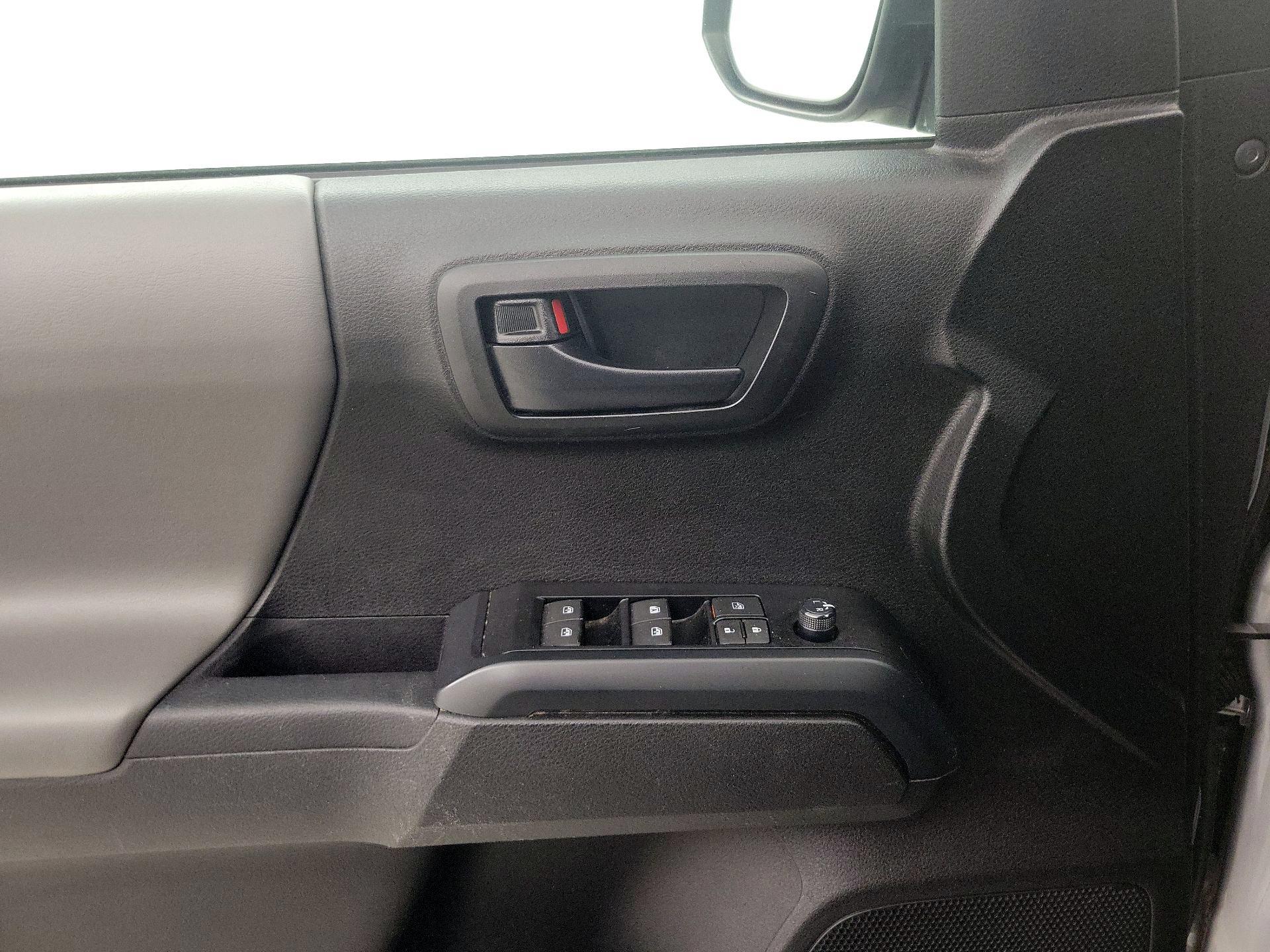 Thumbnail: 2021 Toyota Tacoma - 12