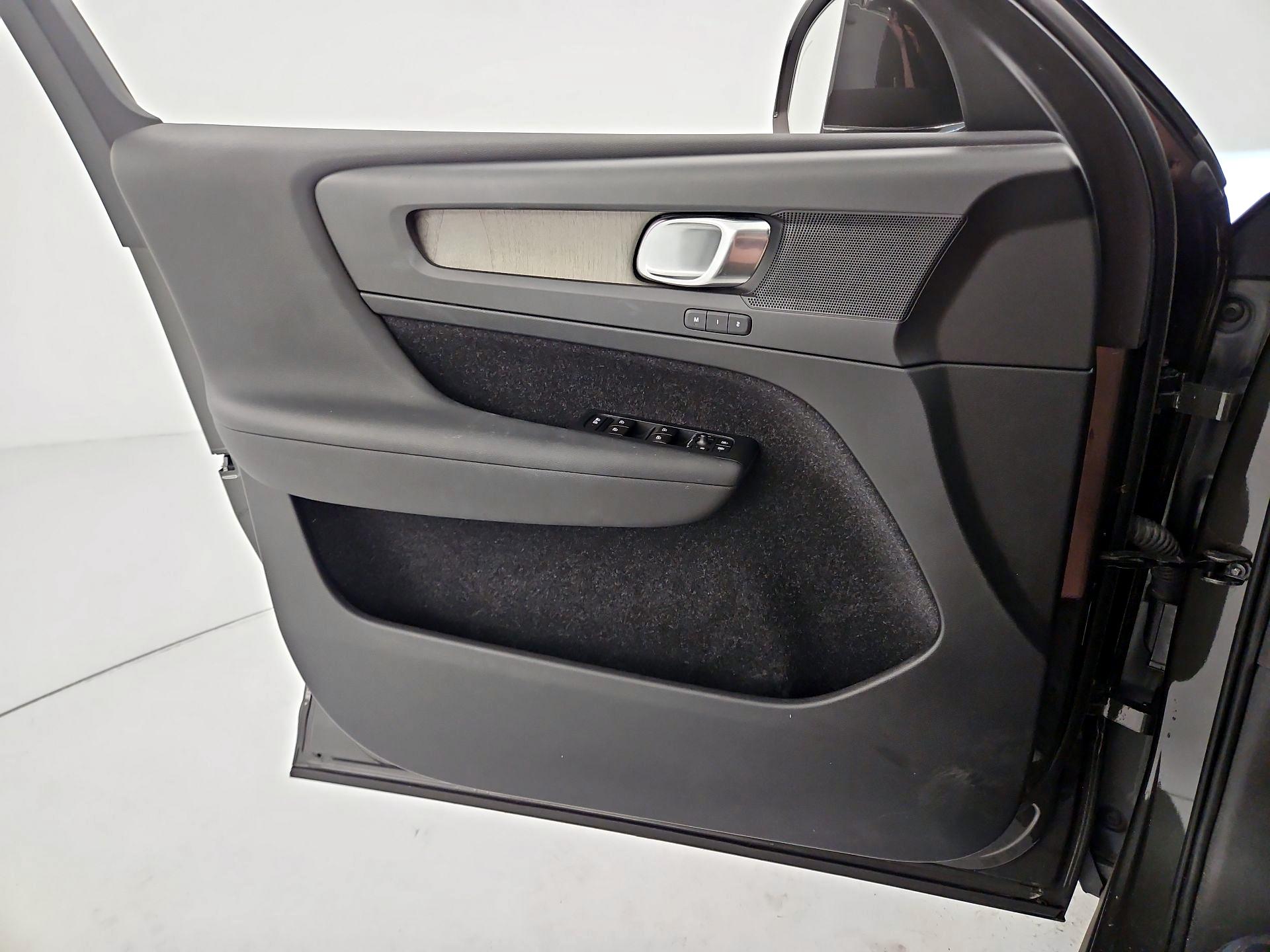 Thumbnail: 2019 Volvo XC40 - 12