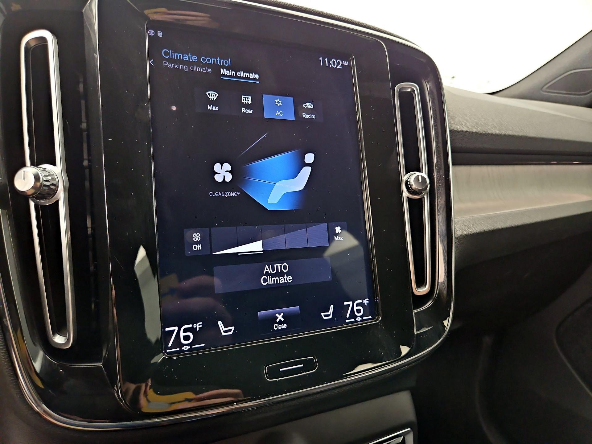 Thumbnail: 2019 Volvo XC40 - 17